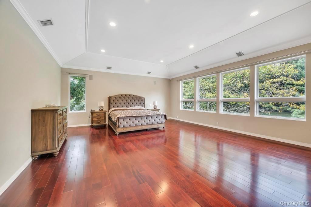 25 Wildwood Drive, Laurel Hollow, NY 11791