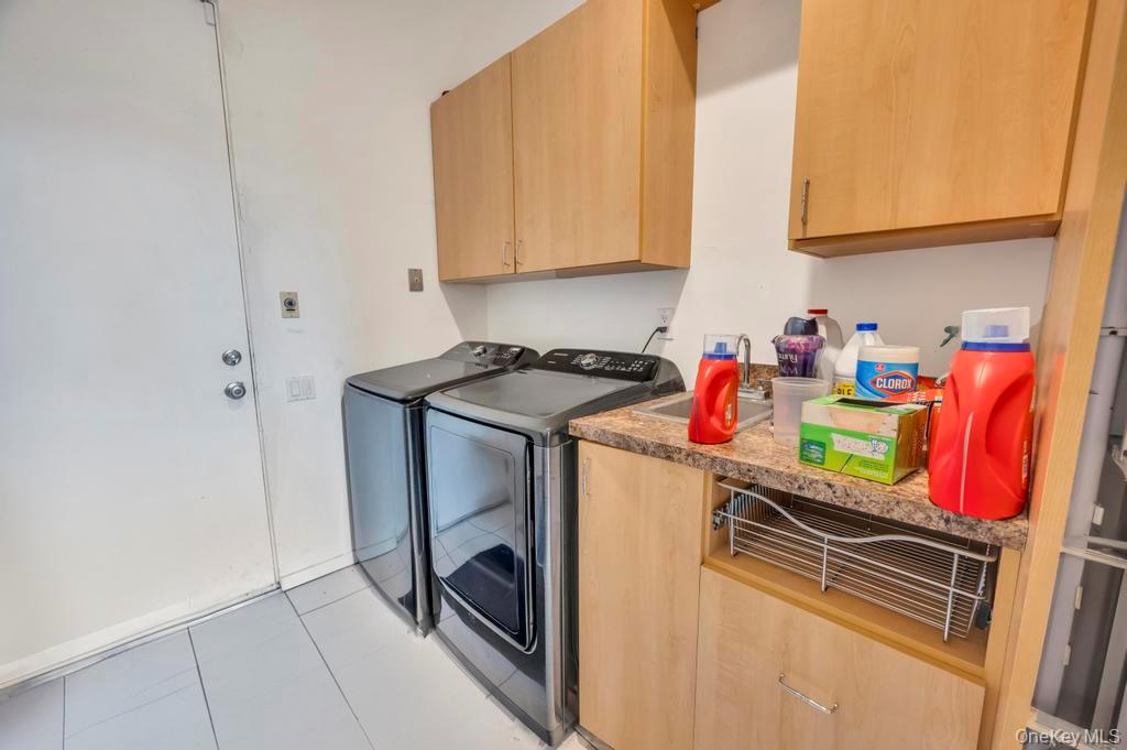 25 Wildwood Drive, Laurel Hollow, NY 11791