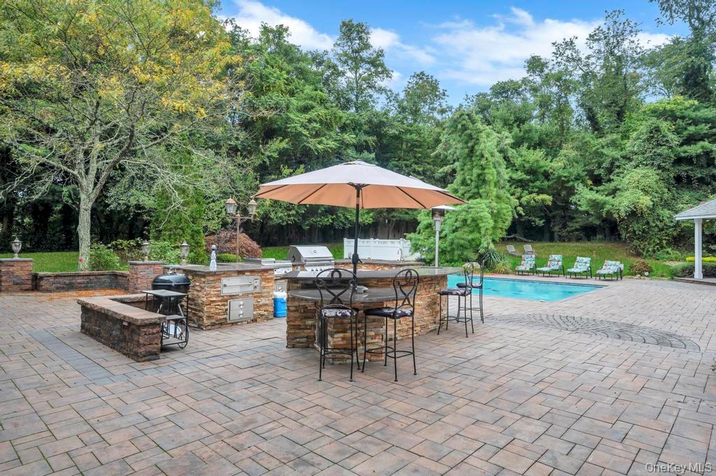 25 Wildwood Drive, Laurel Hollow, NY 11791