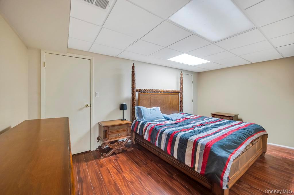 25 Wildwood Drive, Laurel Hollow, NY 11791