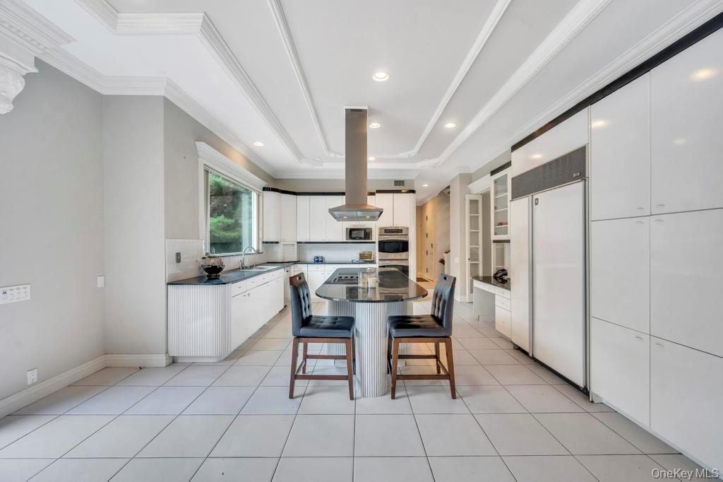 25 Wildwood Drive, Laurel Hollow, NY 11791