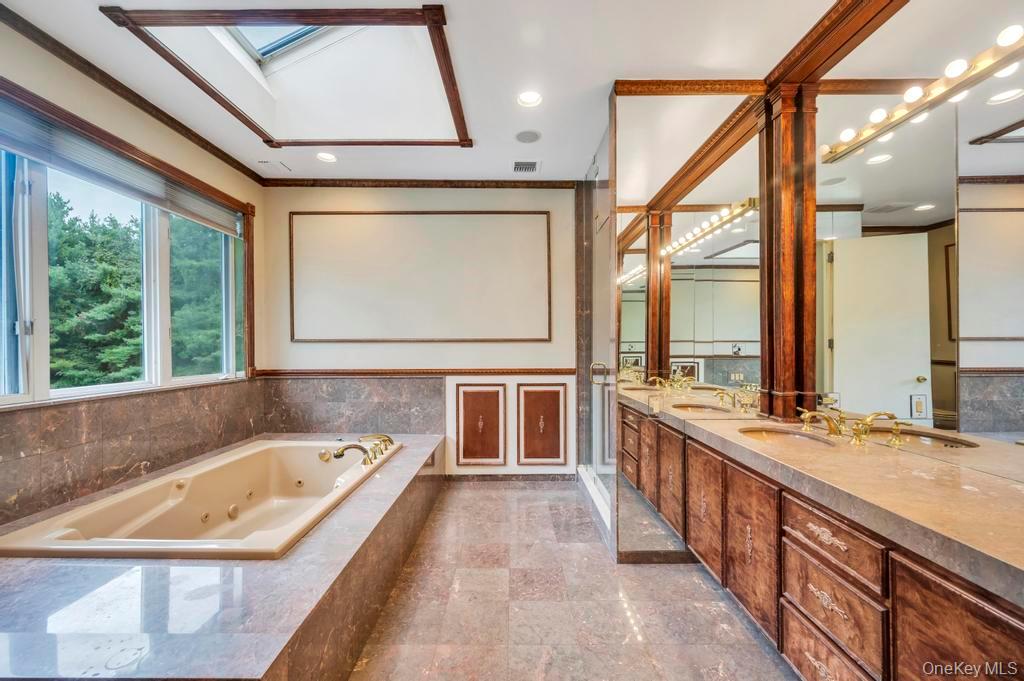 25 Wildwood Drive, Laurel Hollow, NY 11791