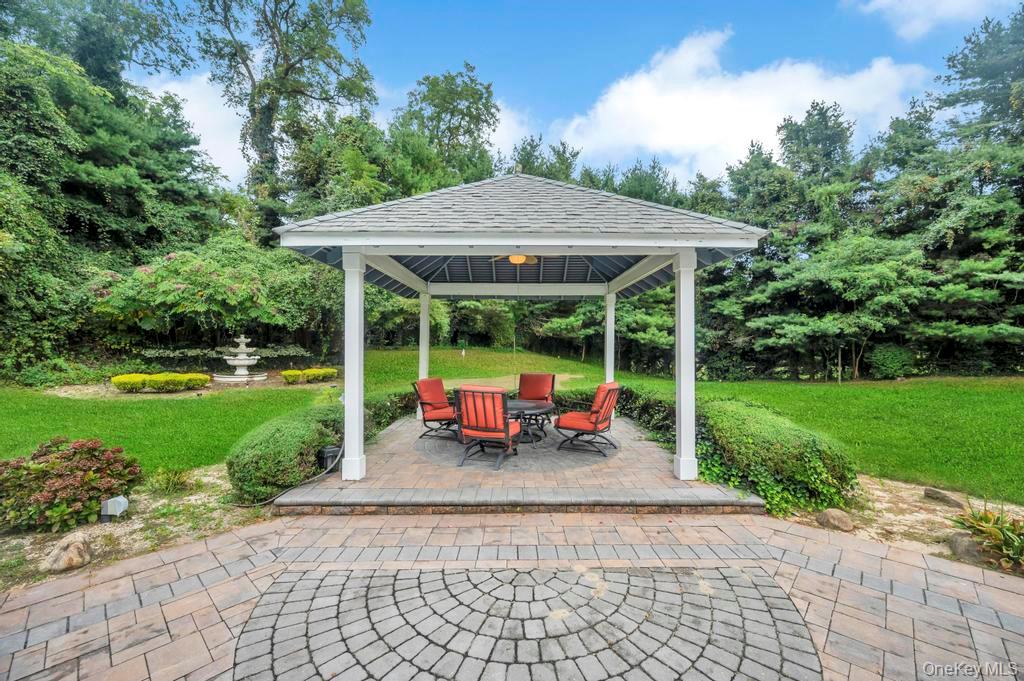 25 Wildwood Drive, Laurel Hollow, NY 11791