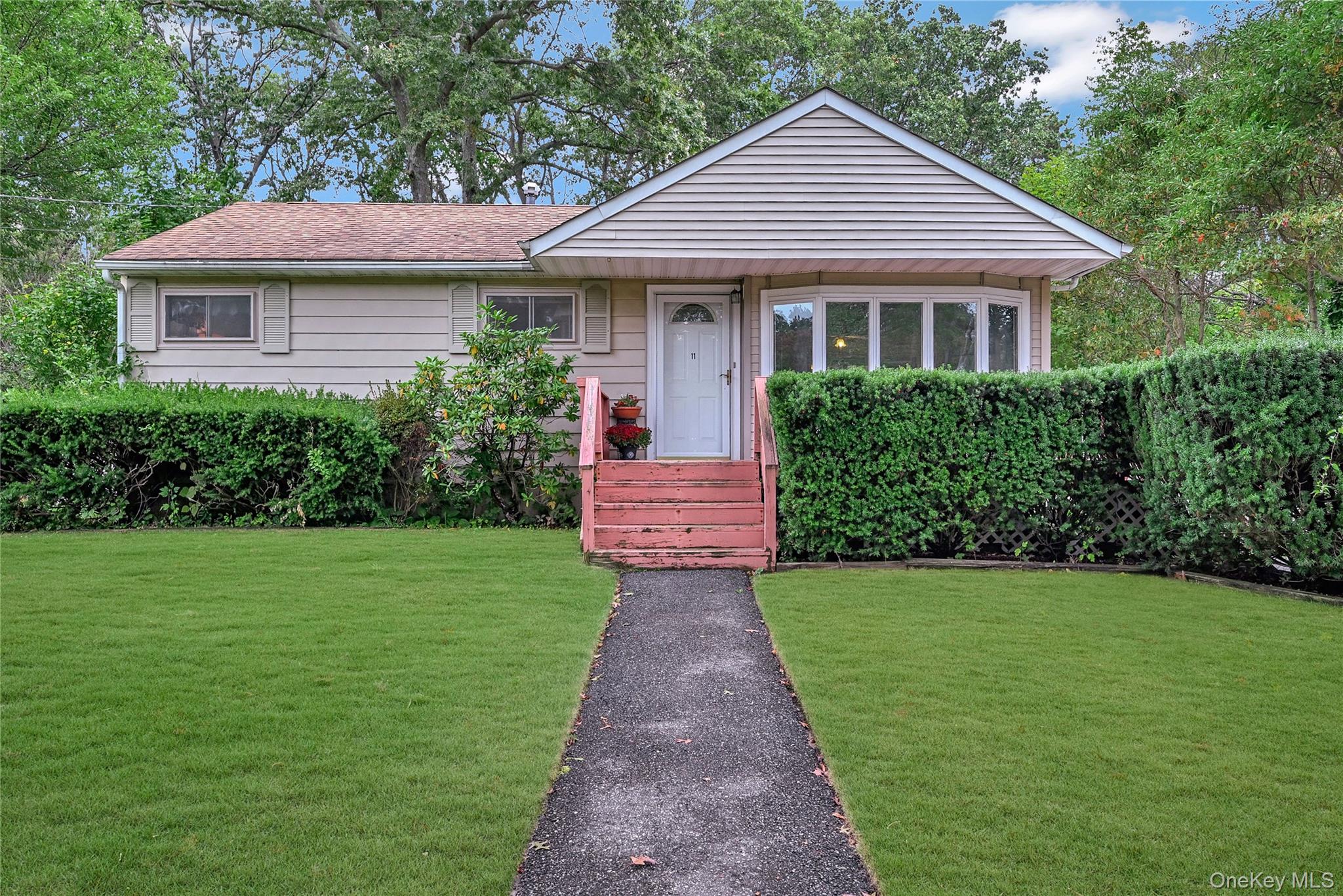 11 Fox Lane, Shoreham, NY 11786