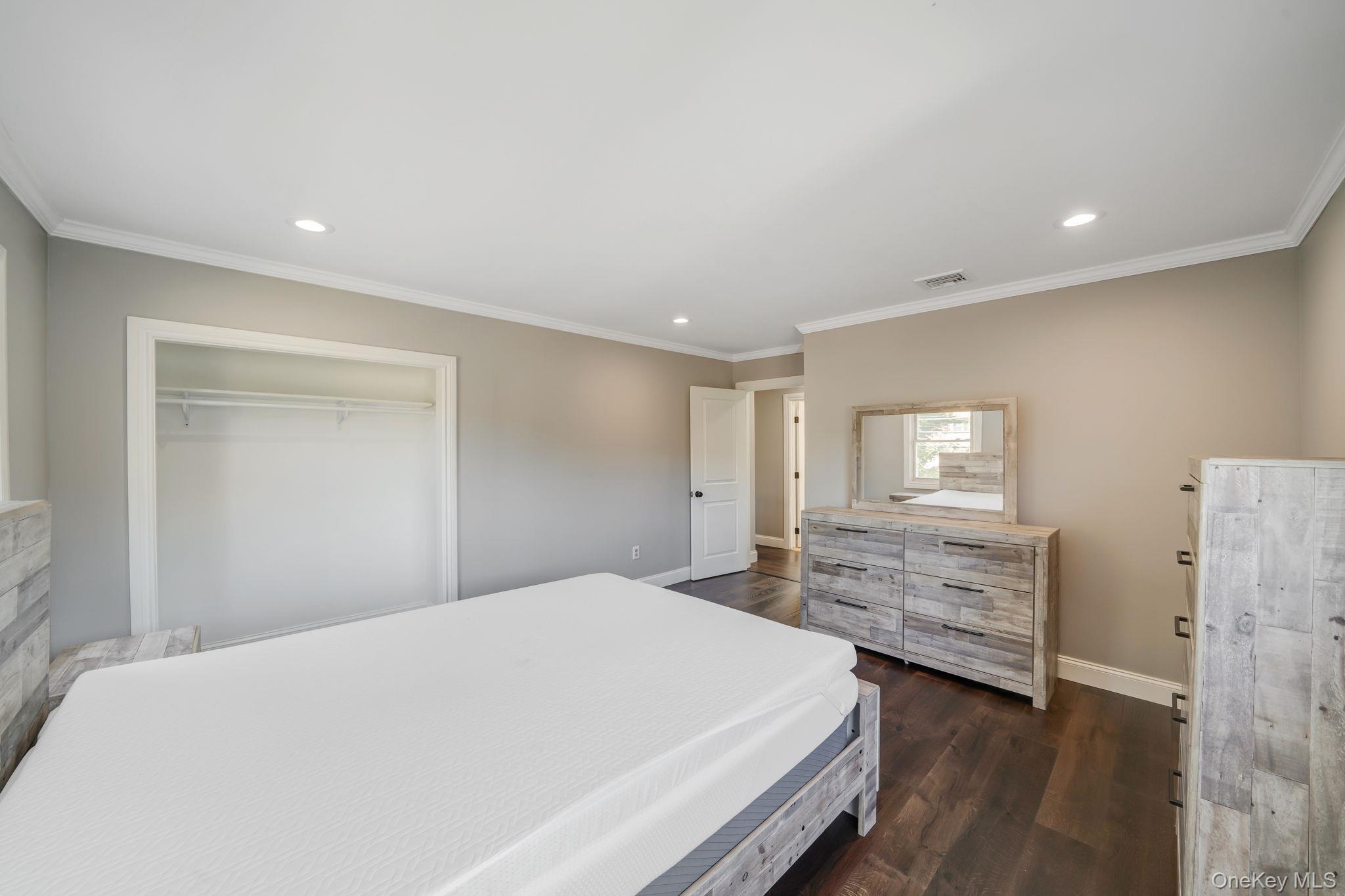 20 Janet Street, Port Jefferson Station, NY 11776