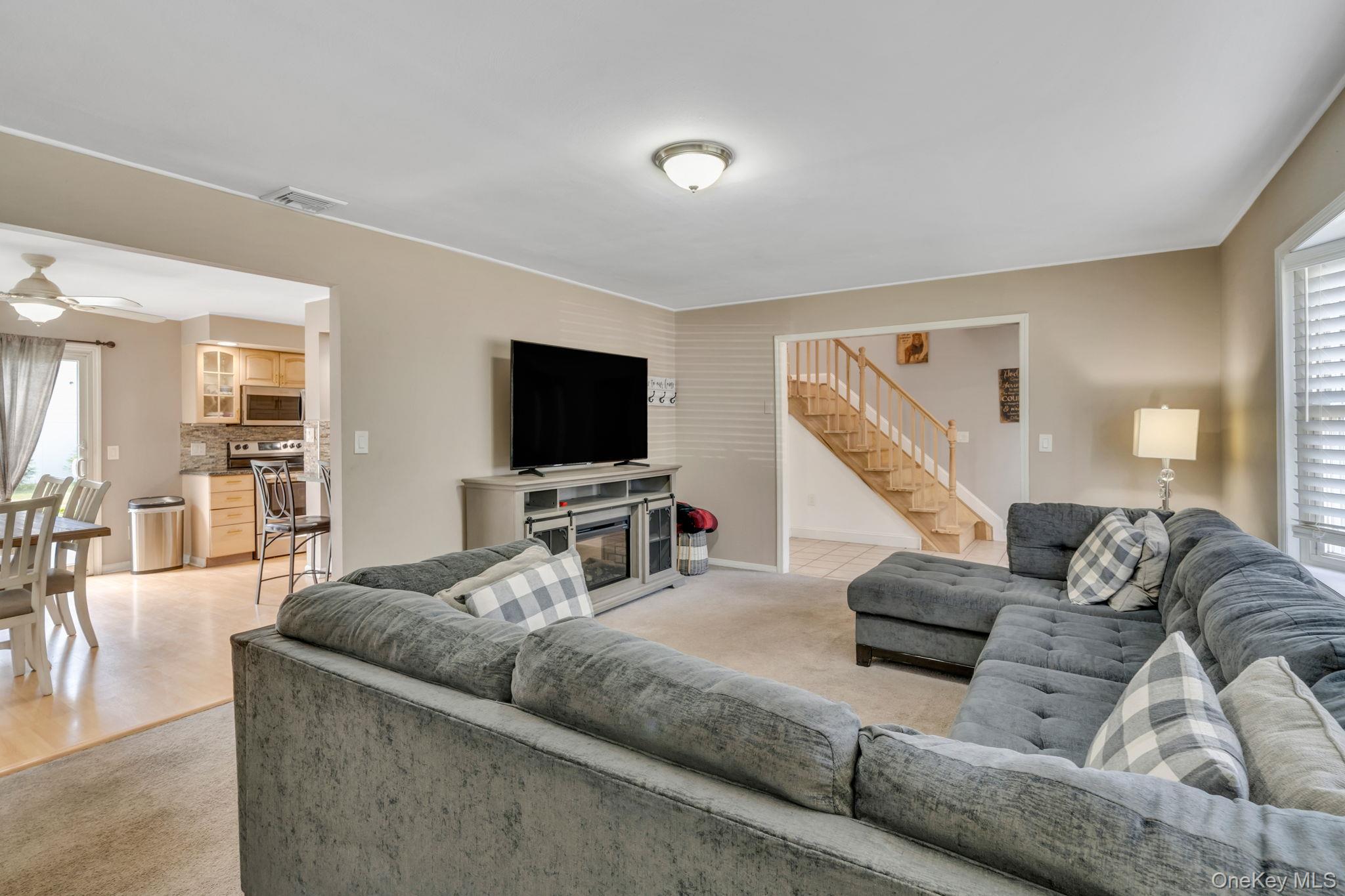 20 Janet Street, Port Jefferson Station, NY 11776