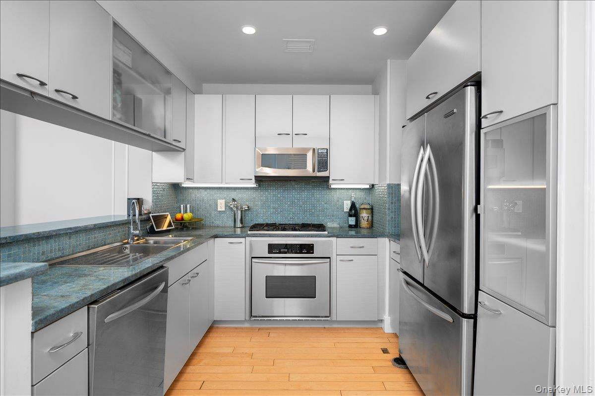 175 Huguenot Street # 2208, New Rochelle, NY 10801