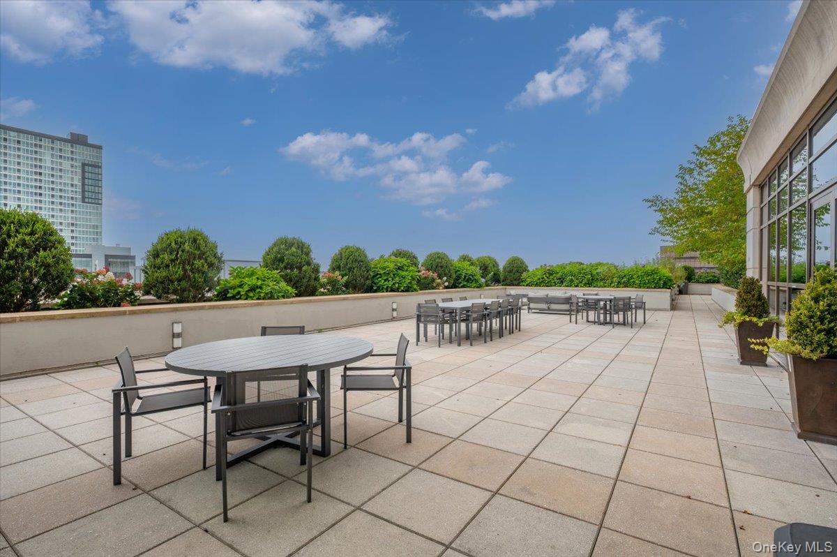 175 Huguenot Street # 2208, New Rochelle, NY 10801