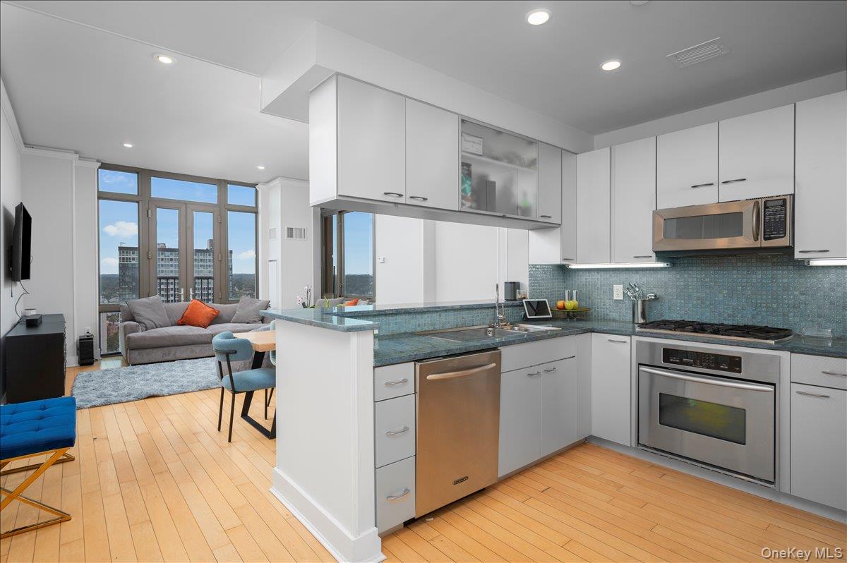 175 Huguenot Street # 2208, New Rochelle, NY 10801