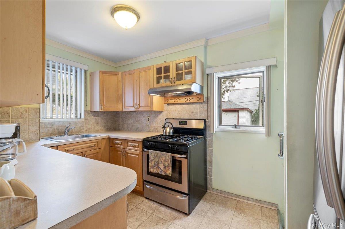 11 Park Avenue, Williston Park, NY 11596