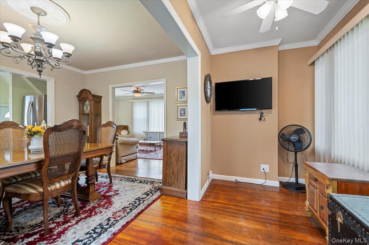 11 Park Avenue, Williston Park, NY 11596