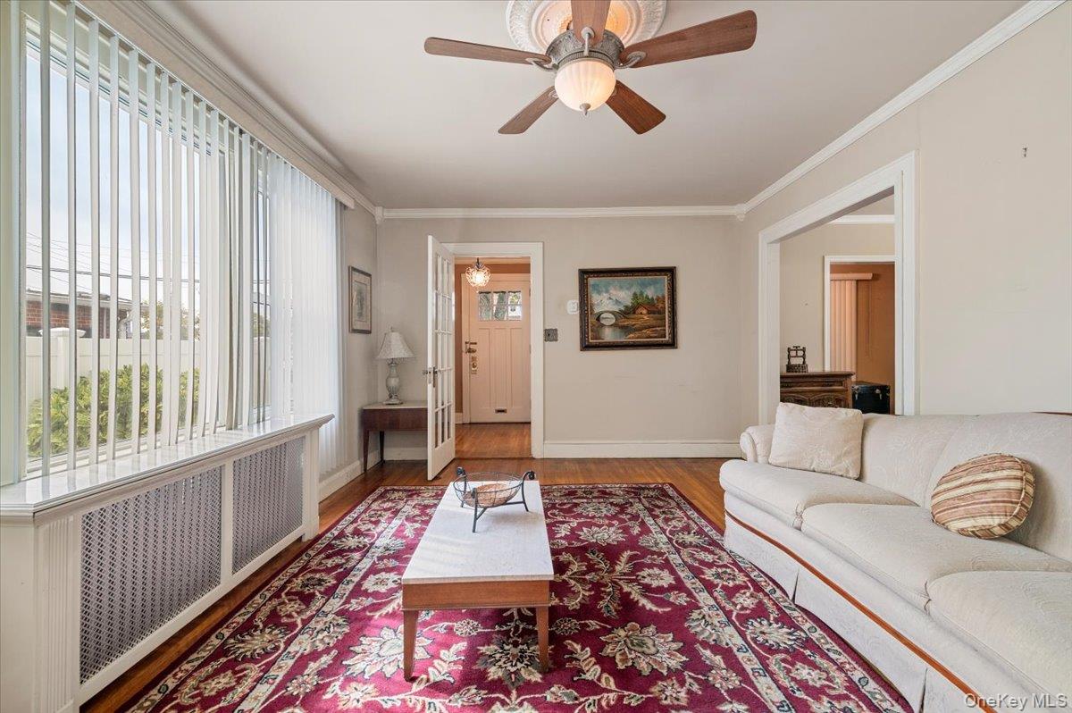 11 Park Avenue, Williston Park, NY 11596