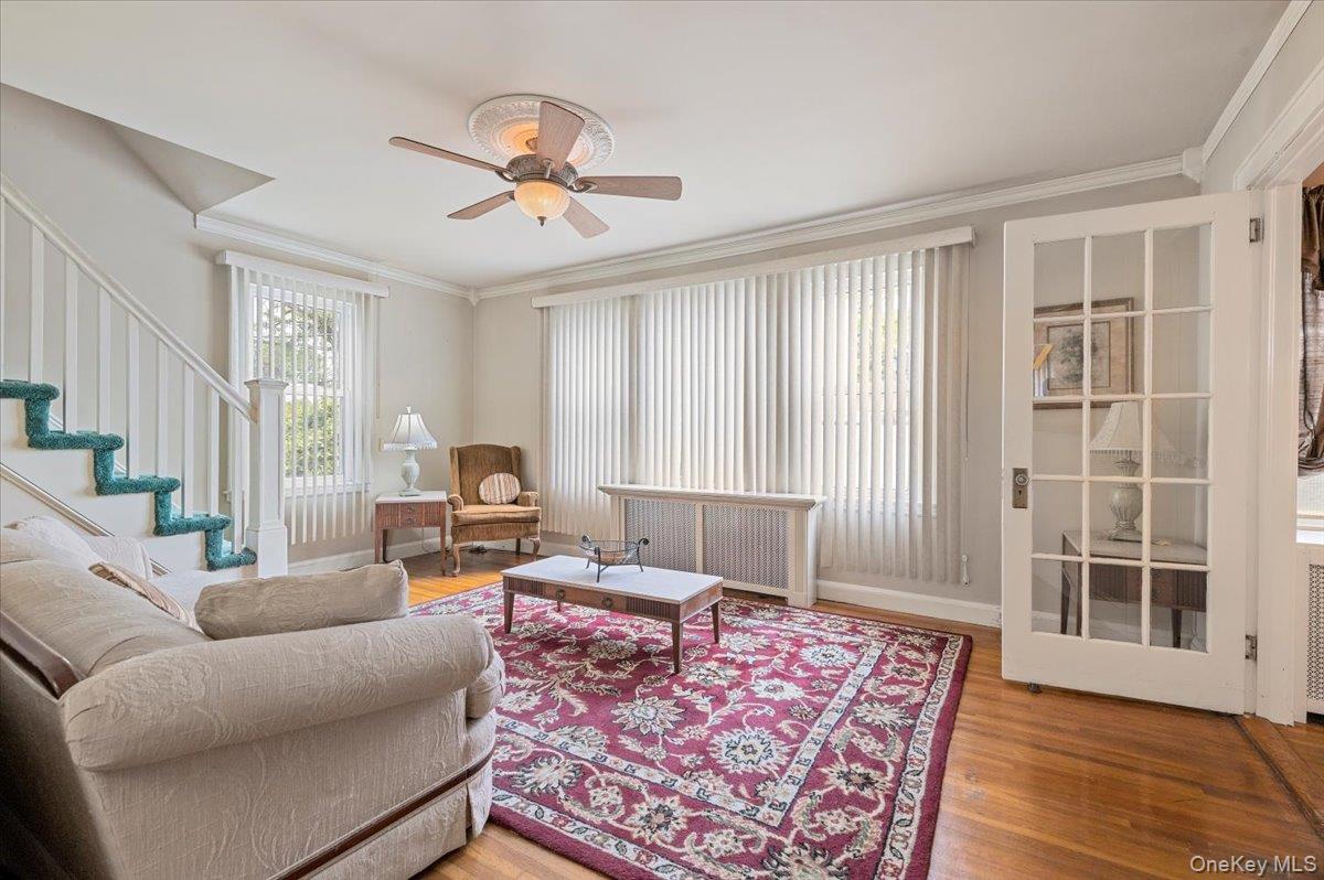 11 Park Avenue, Williston Park, NY 11596