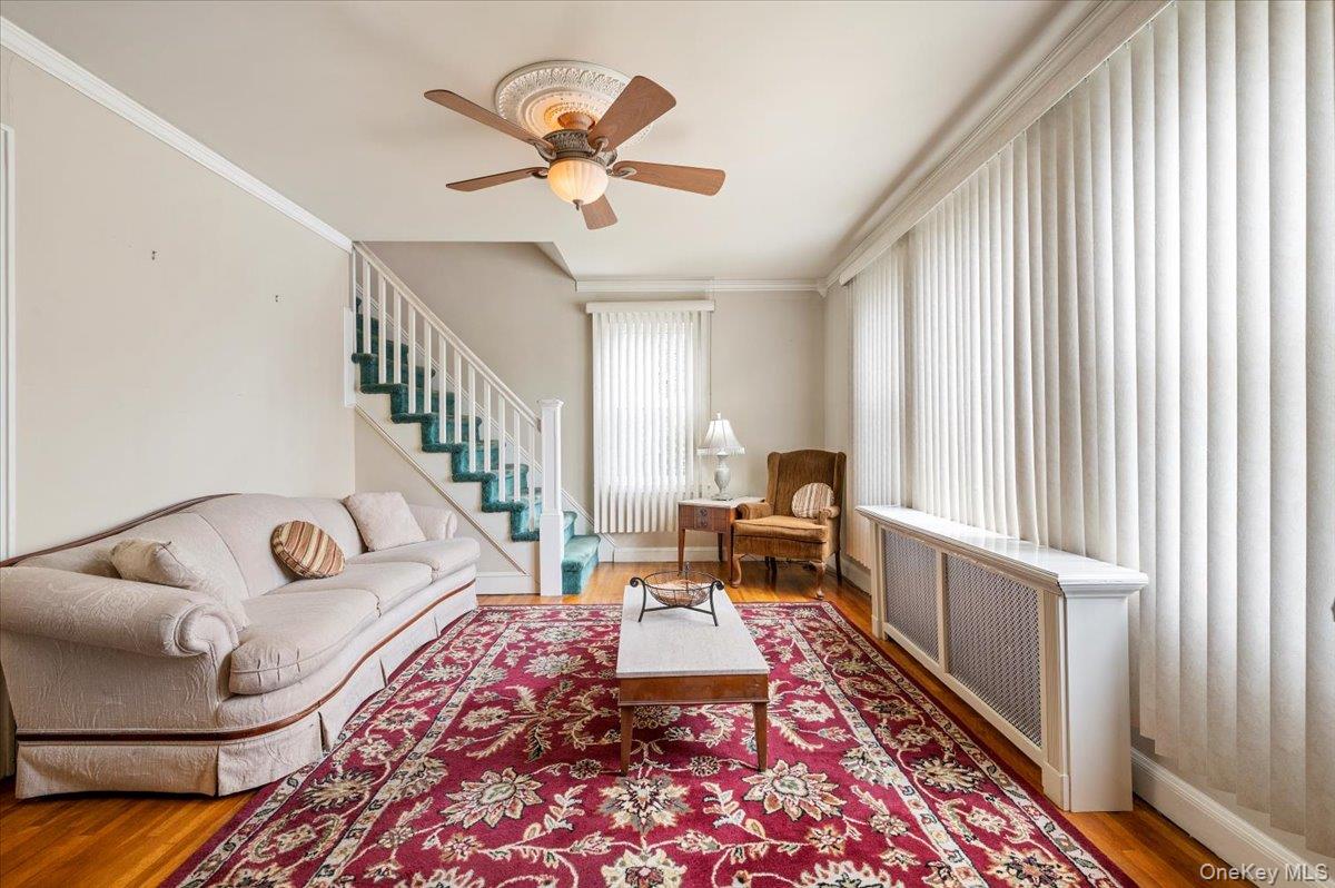 11 Park Avenue, Williston Park, NY 11596