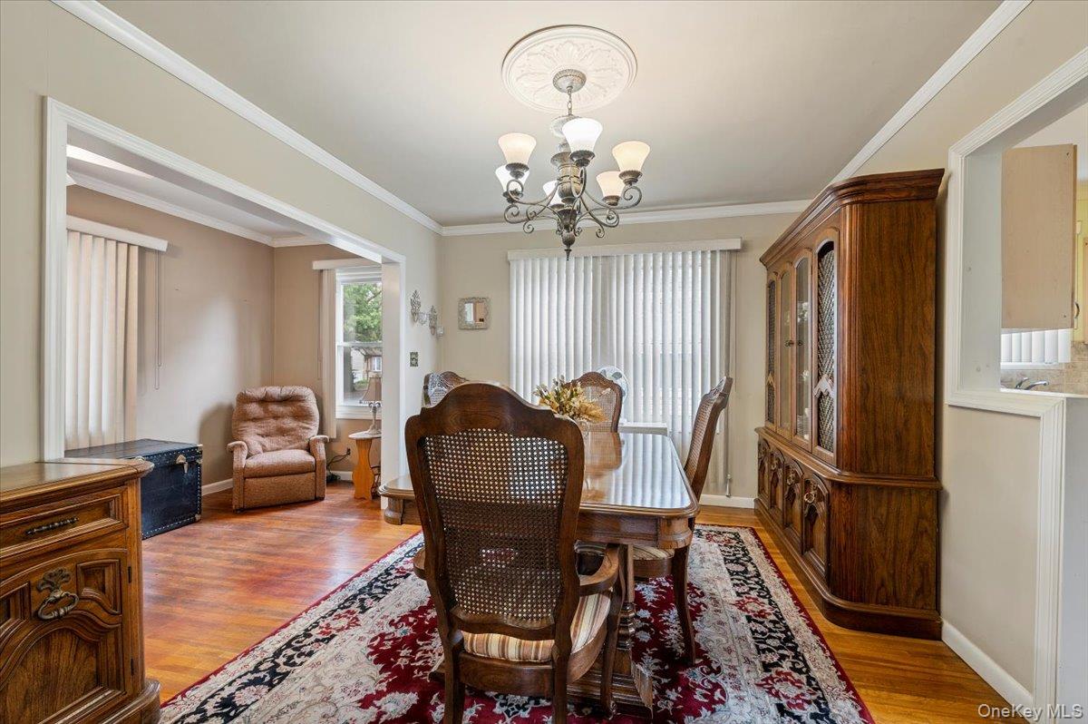 11 Park Avenue, Williston Park, NY 11596