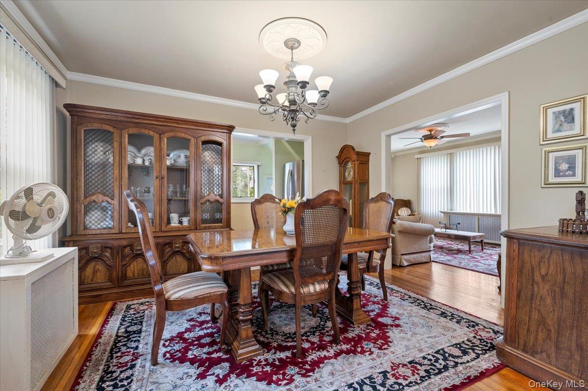 11 Park Avenue, Williston Park, NY 11596