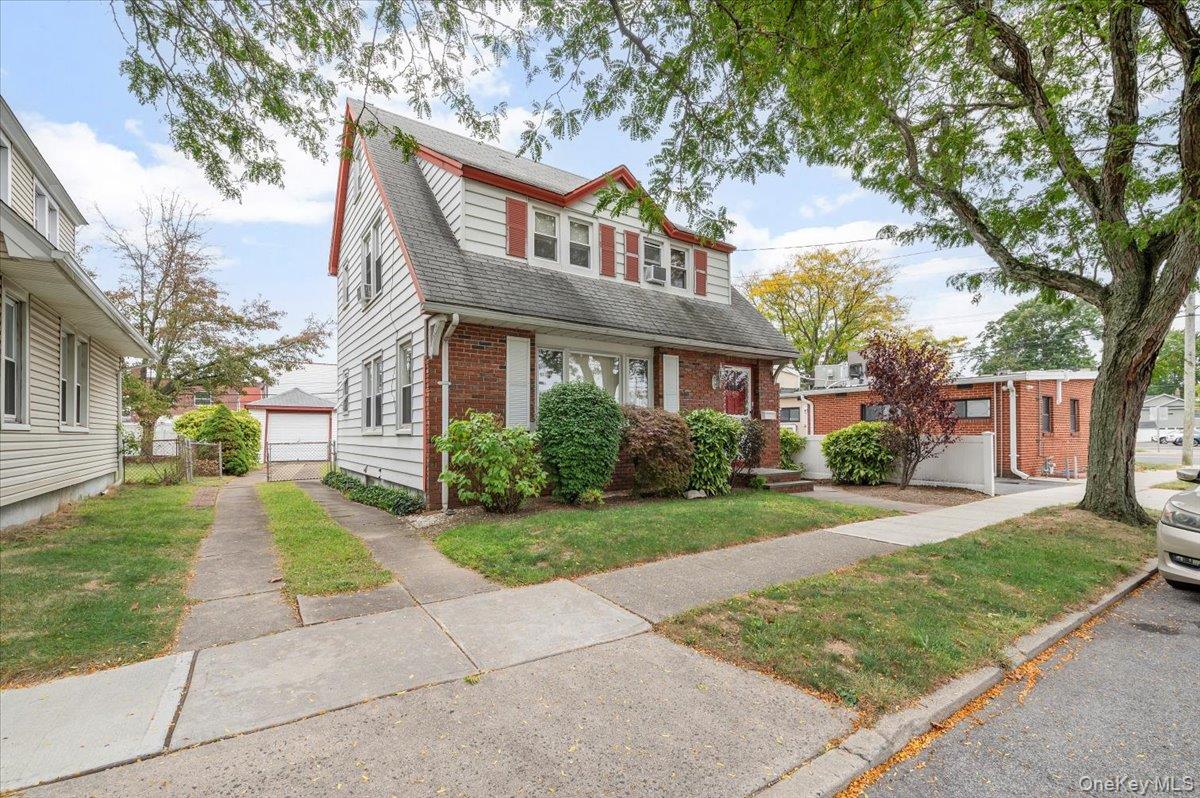 11 Park Avenue, Williston Park, NY 11596