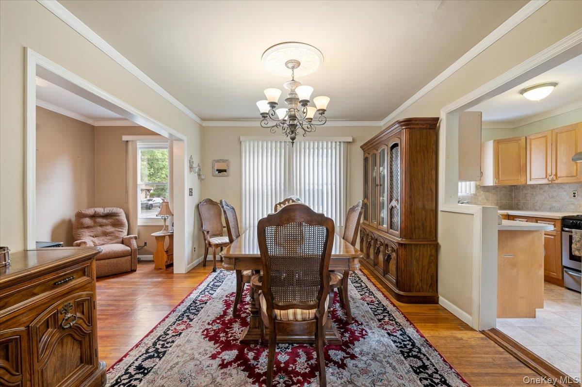 11 Park Avenue, Williston Park, NY 11596