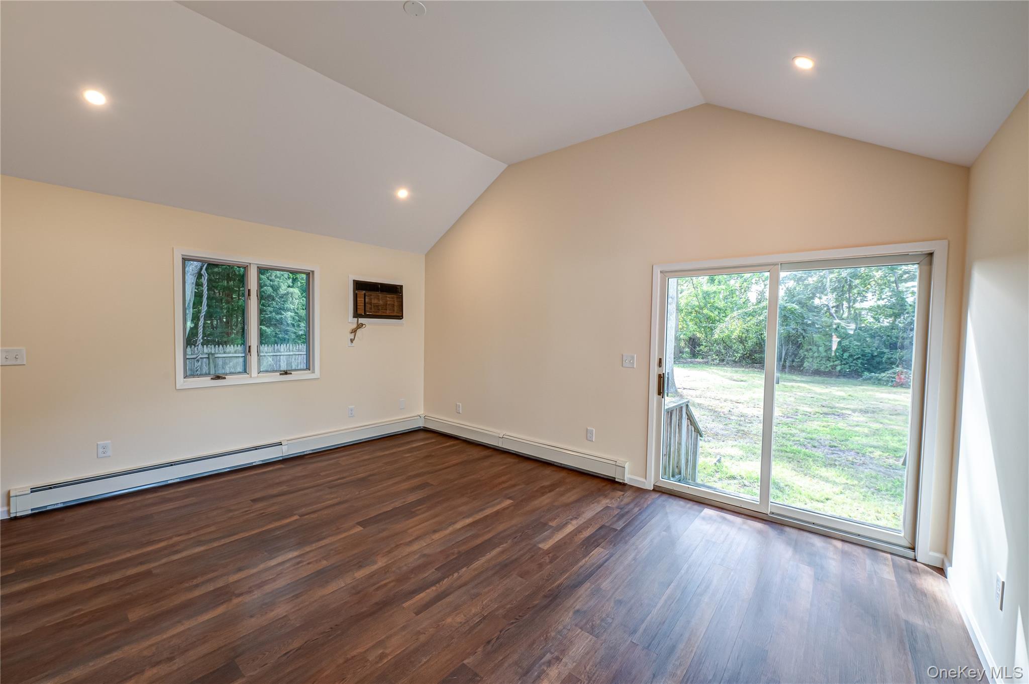 40 Center Street, Ronkonkoma, NY 11779