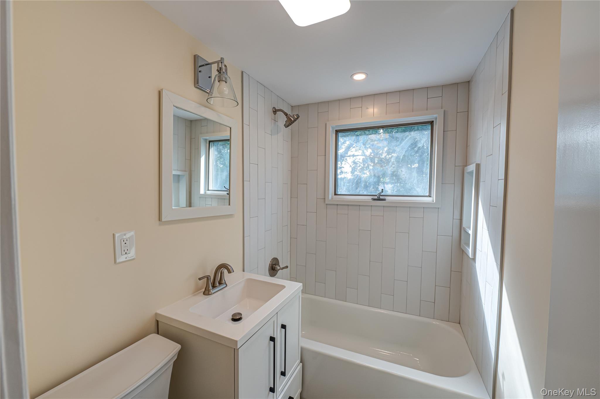 40 Center Street, Ronkonkoma, NY 11779