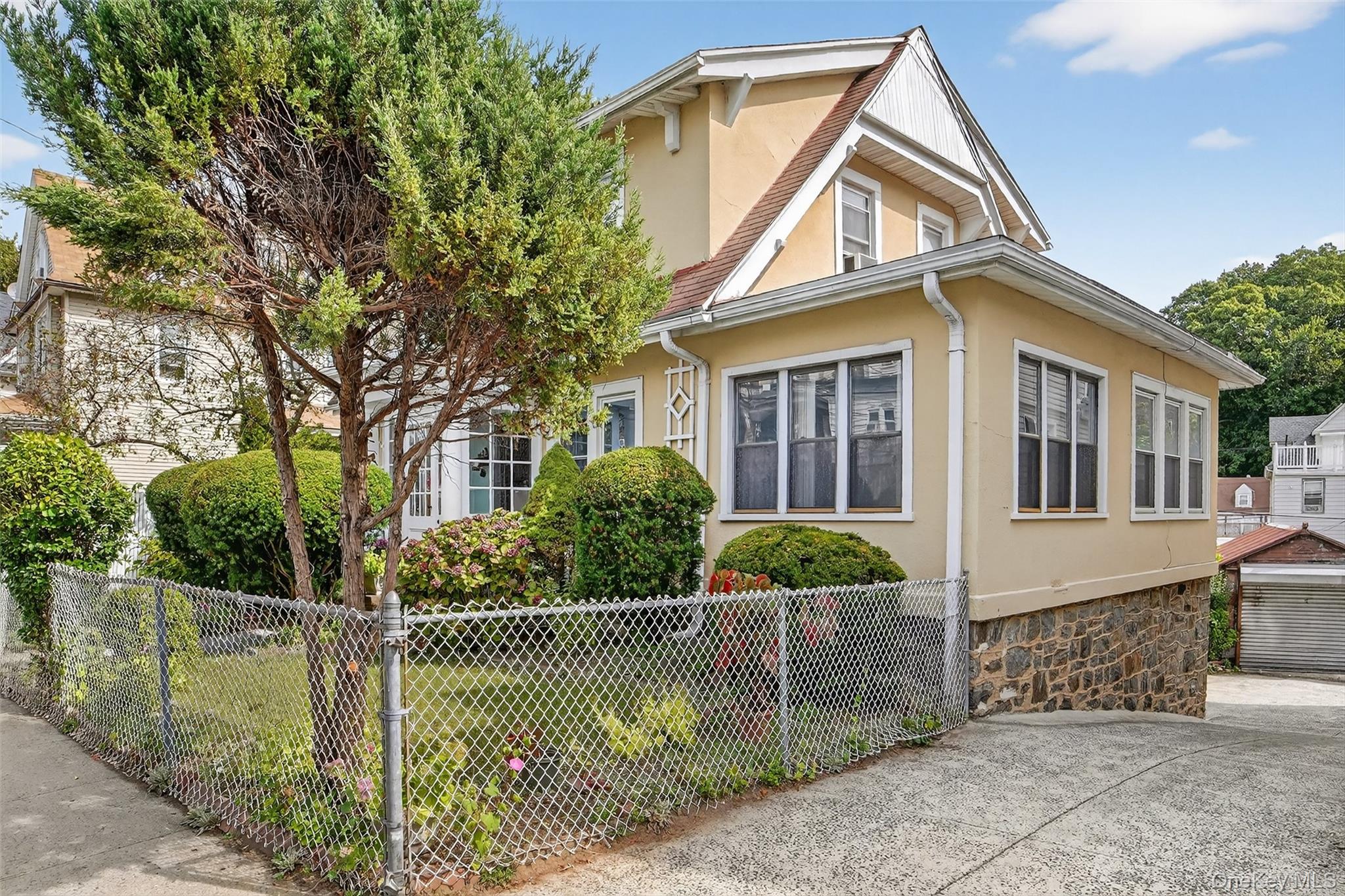 180 Saratoga Avenue, Yonkers, NY 10705