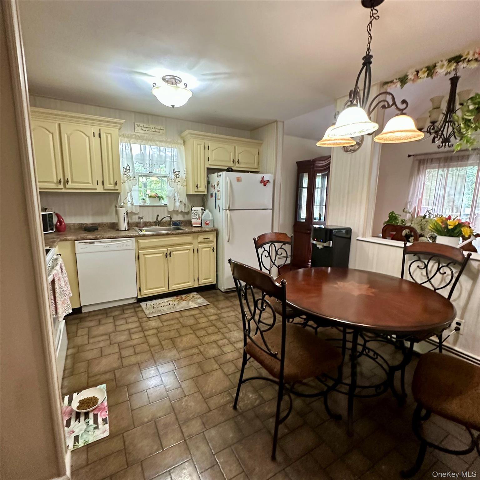 4 Thunderbird Court, Shoreham, NY 11786