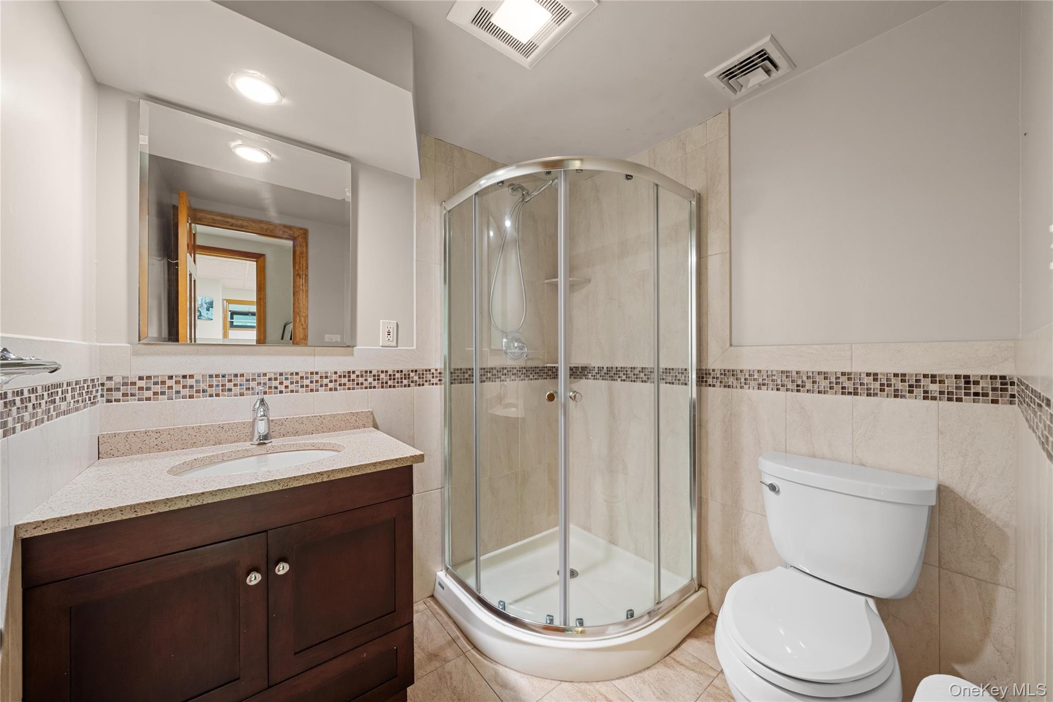 38 Windsor Gate Drive, North Hills, NY 11040