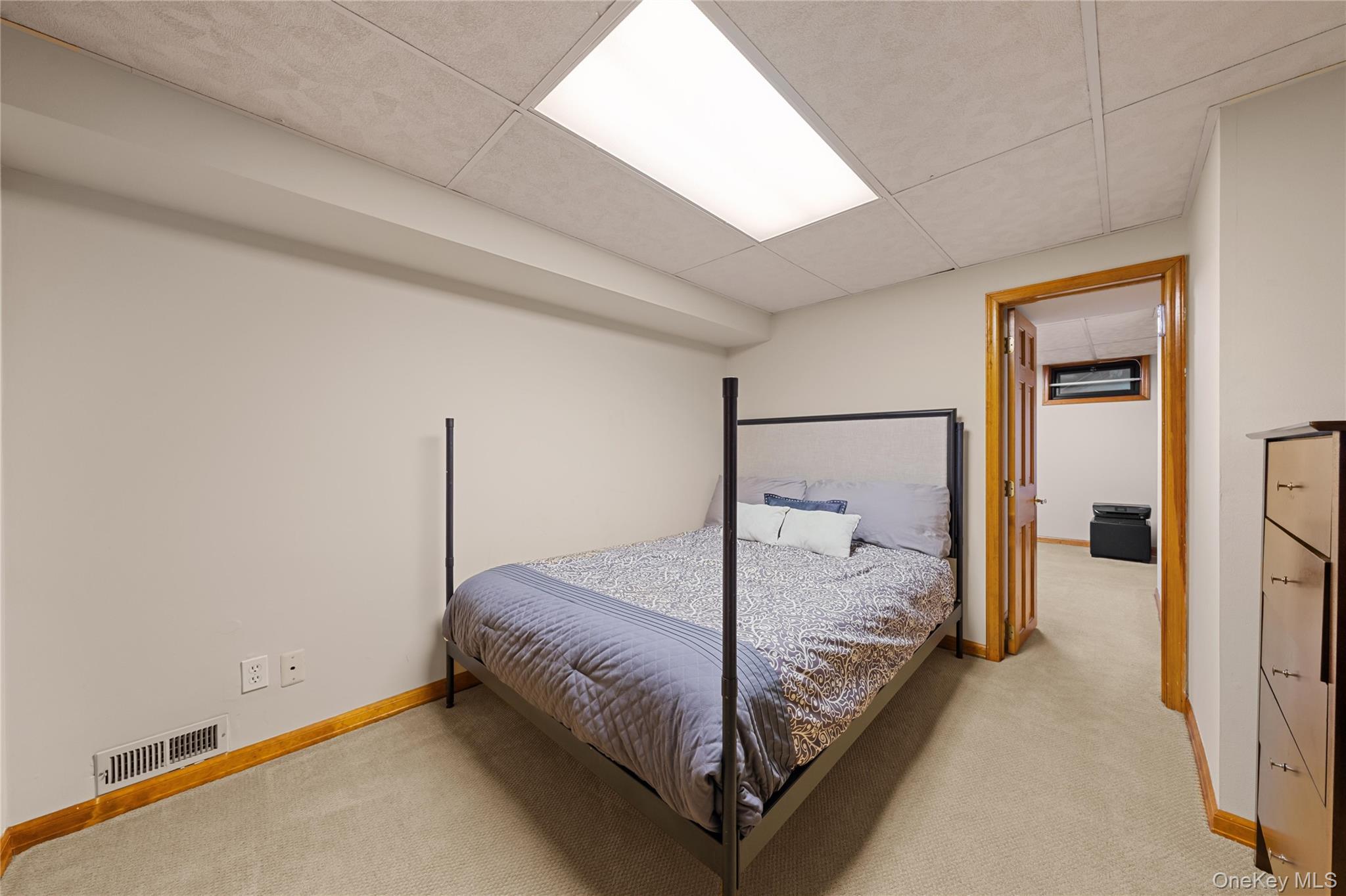 38 Windsor Gate Drive, North Hills, NY 11040