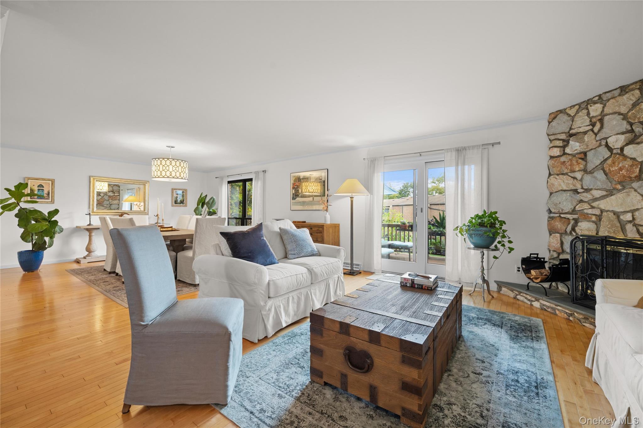 38 Windsor Gate Drive, North Hills, NY 11040