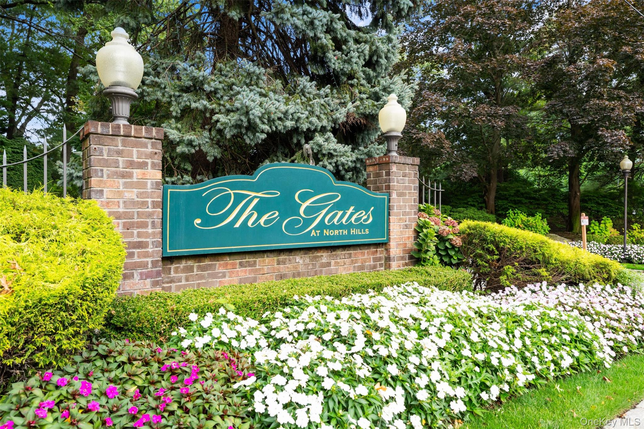 38 Windsor Gate Drive, North Hills, NY 11040