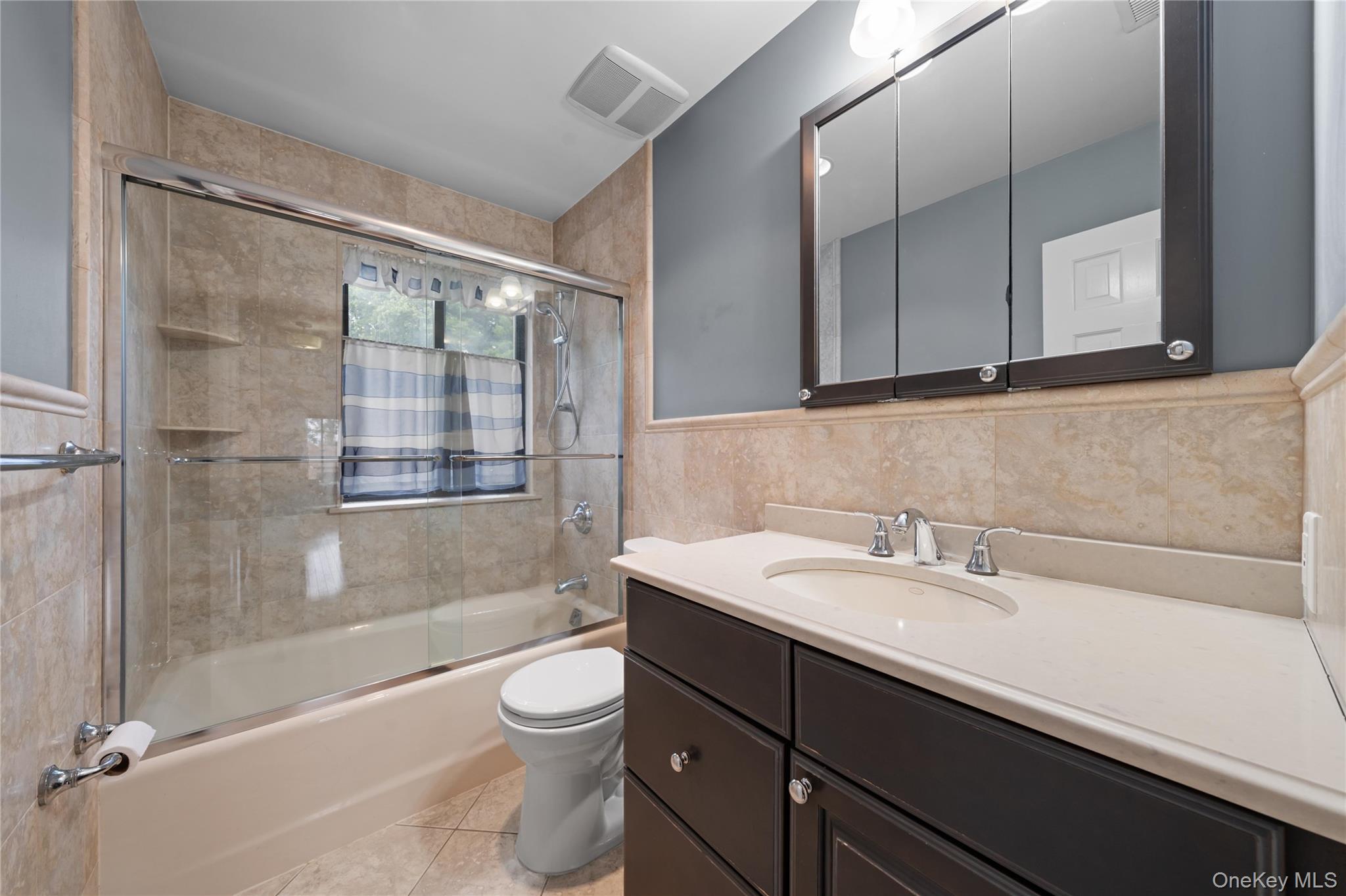 38 Windsor Gate Drive, North Hills, NY 11040