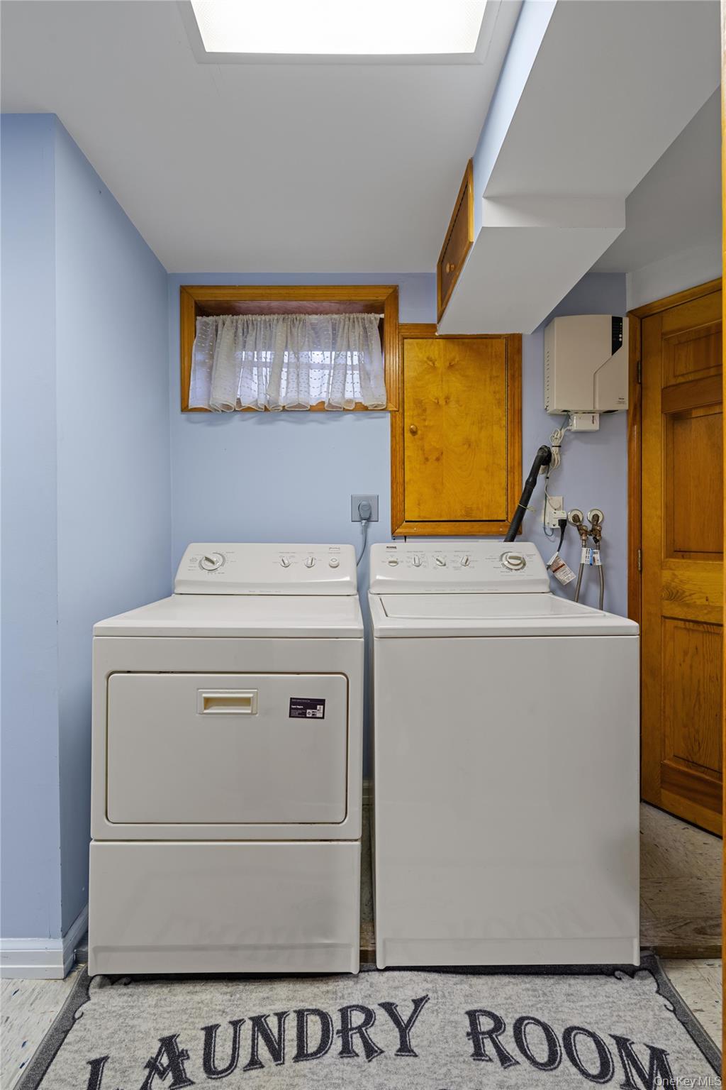 38 Windsor Gate Drive, North Hills, NY 11040