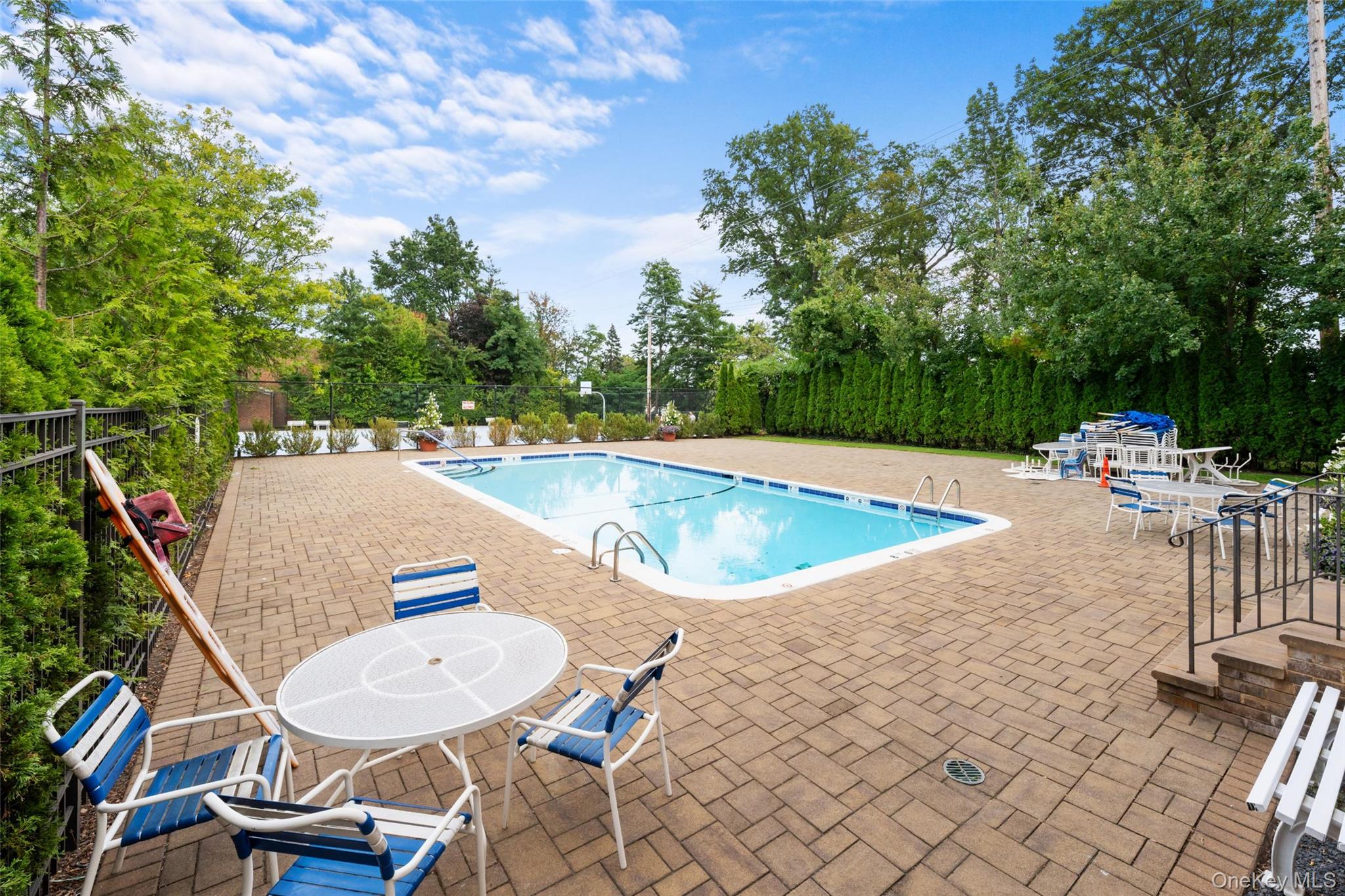 38 Windsor Gate Drive, North Hills, NY 11040