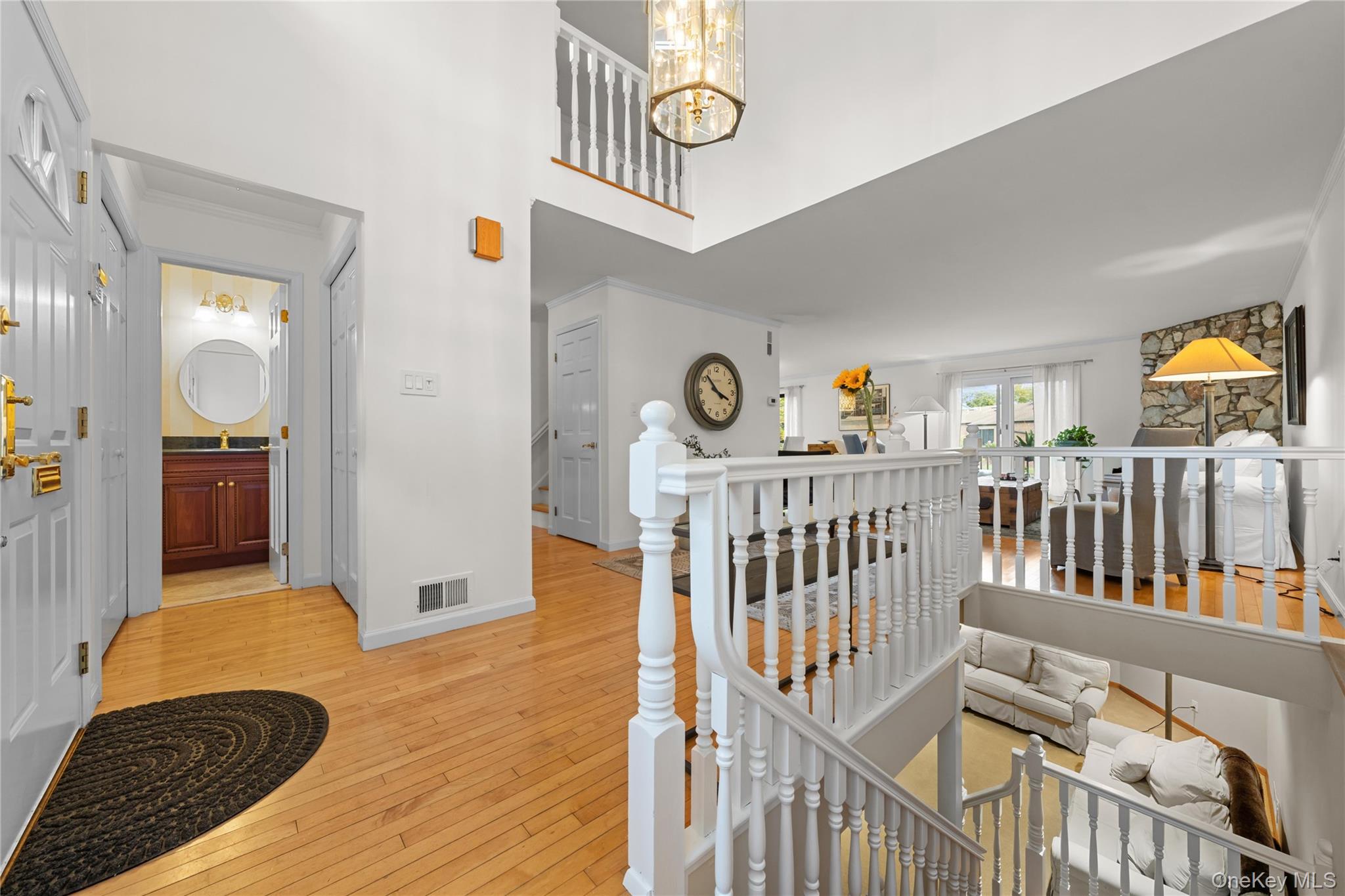 38 Windsor Gate Drive, North Hills, NY 11040