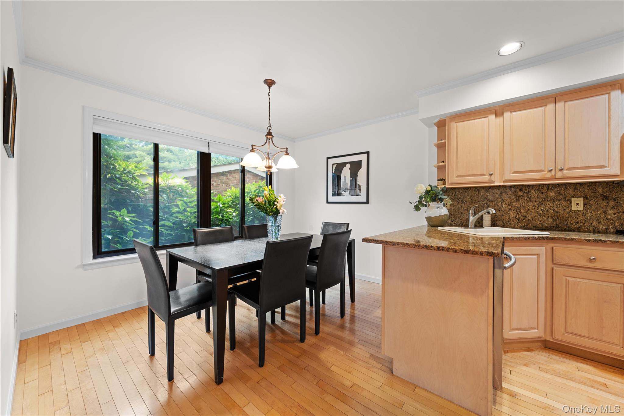 38 Windsor Gate Drive, North Hills, NY 11040