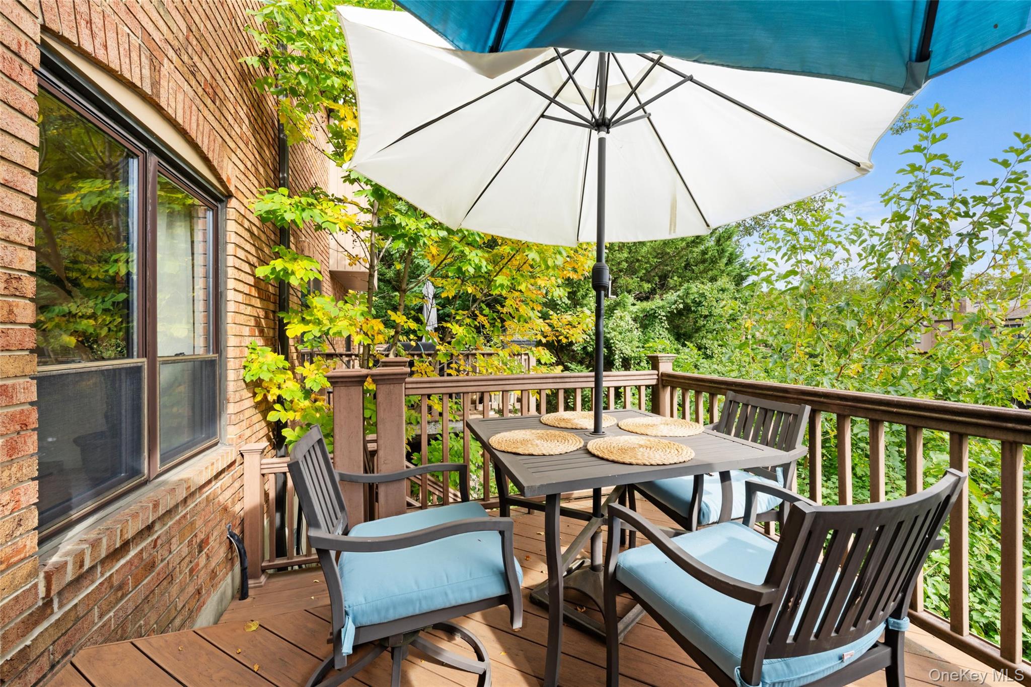 38 Windsor Gate Drive, North Hills, NY 11040