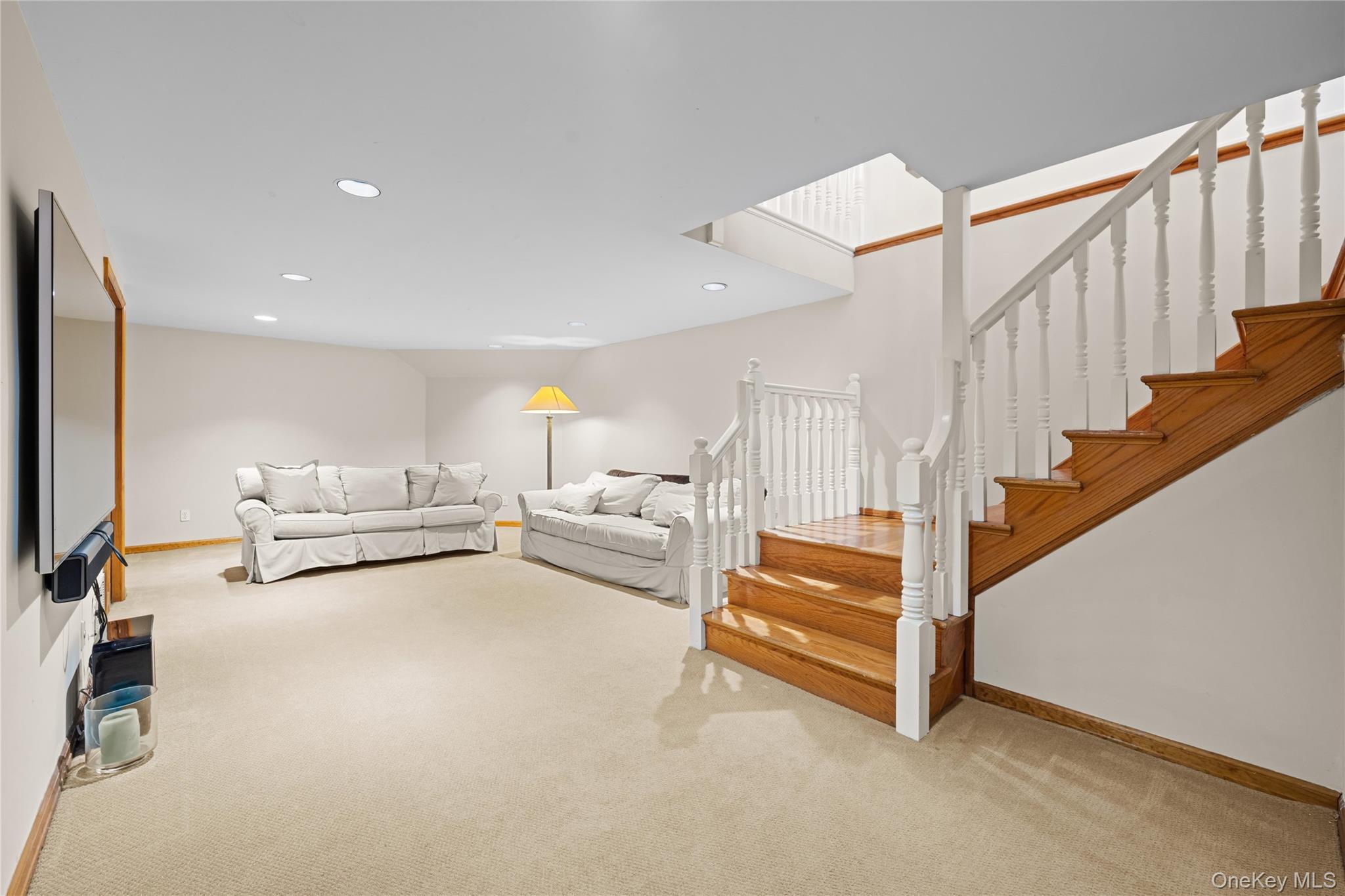 38 Windsor Gate Drive, North Hills, NY 11040