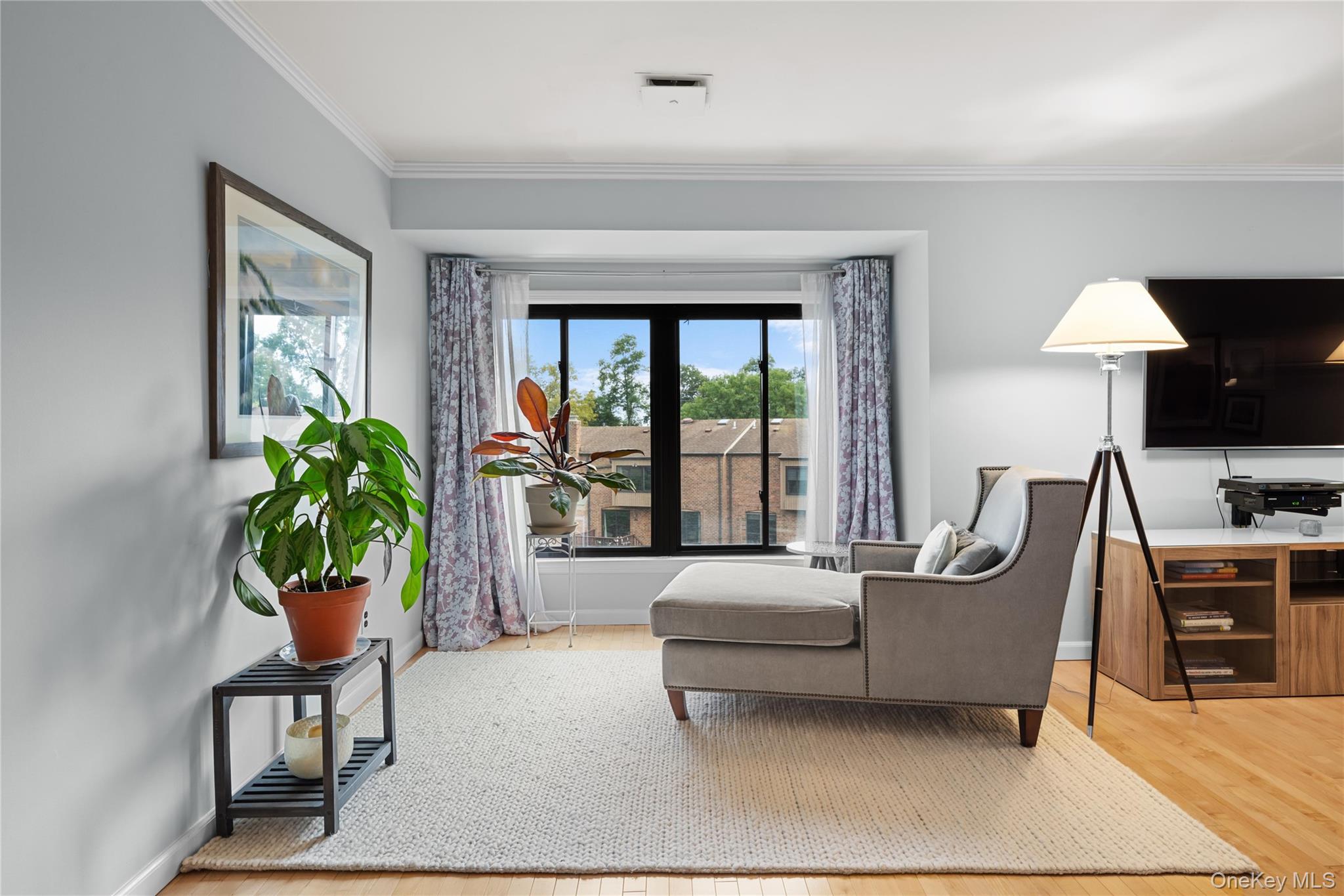 38 Windsor Gate Drive, North Hills, NY 11040