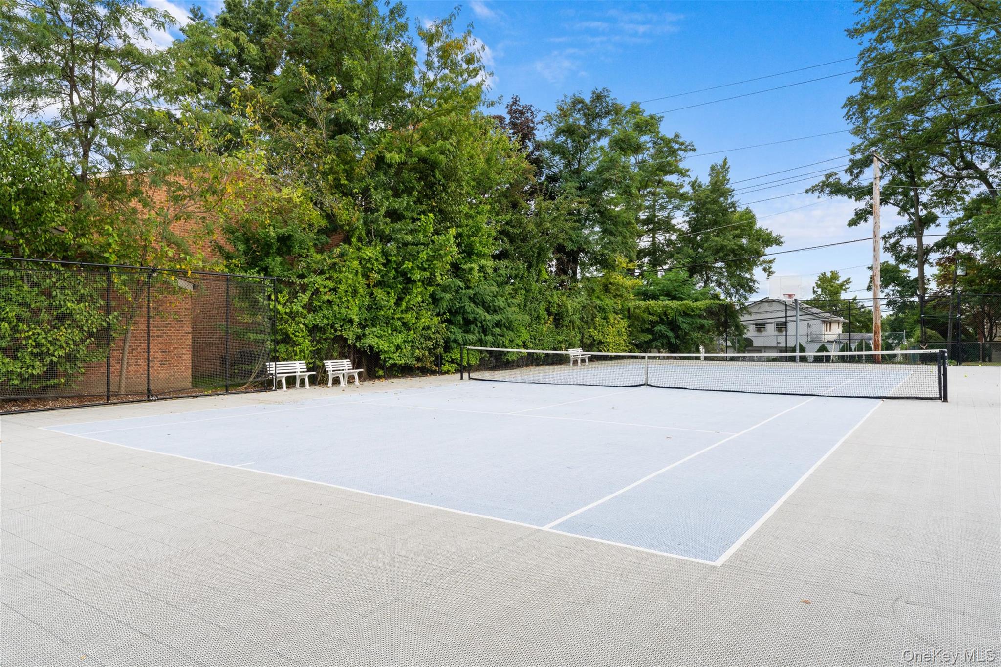 38 Windsor Gate Drive, North Hills, NY 11040