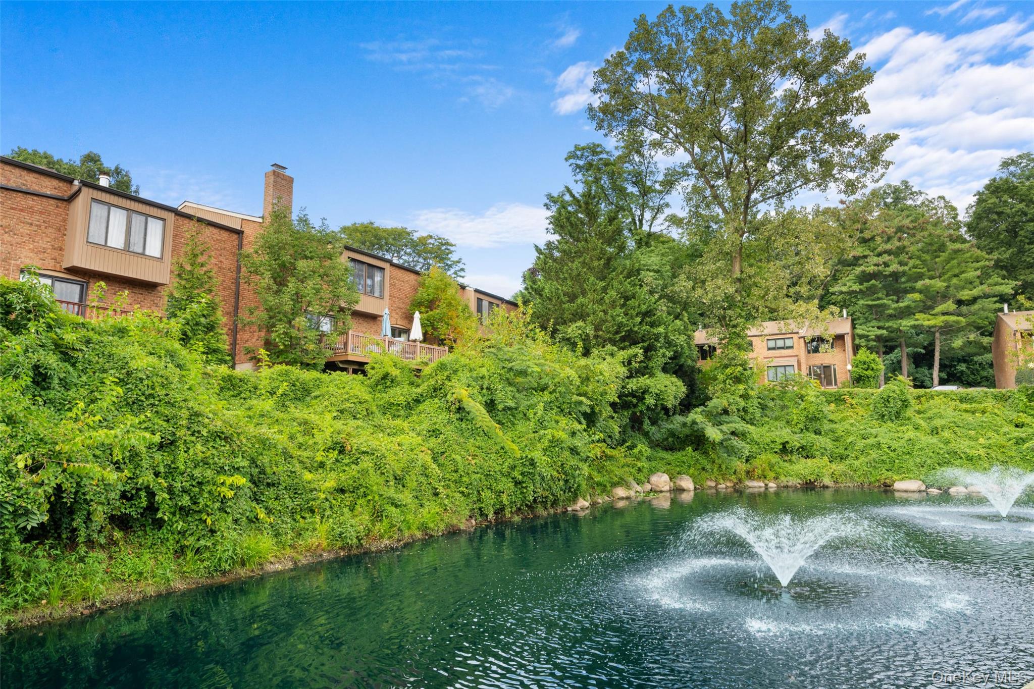 38 Windsor Gate Drive, North Hills, NY 11040