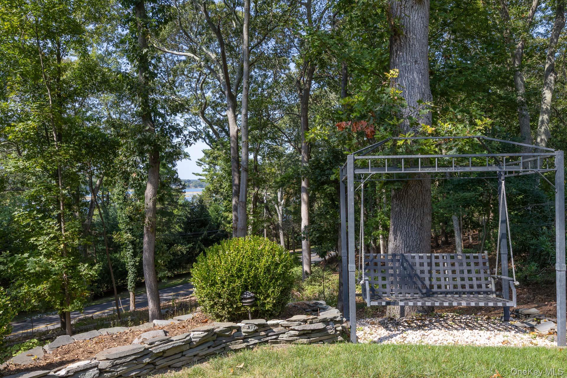 1 Summit Trail, Nissequogue, NY 11780