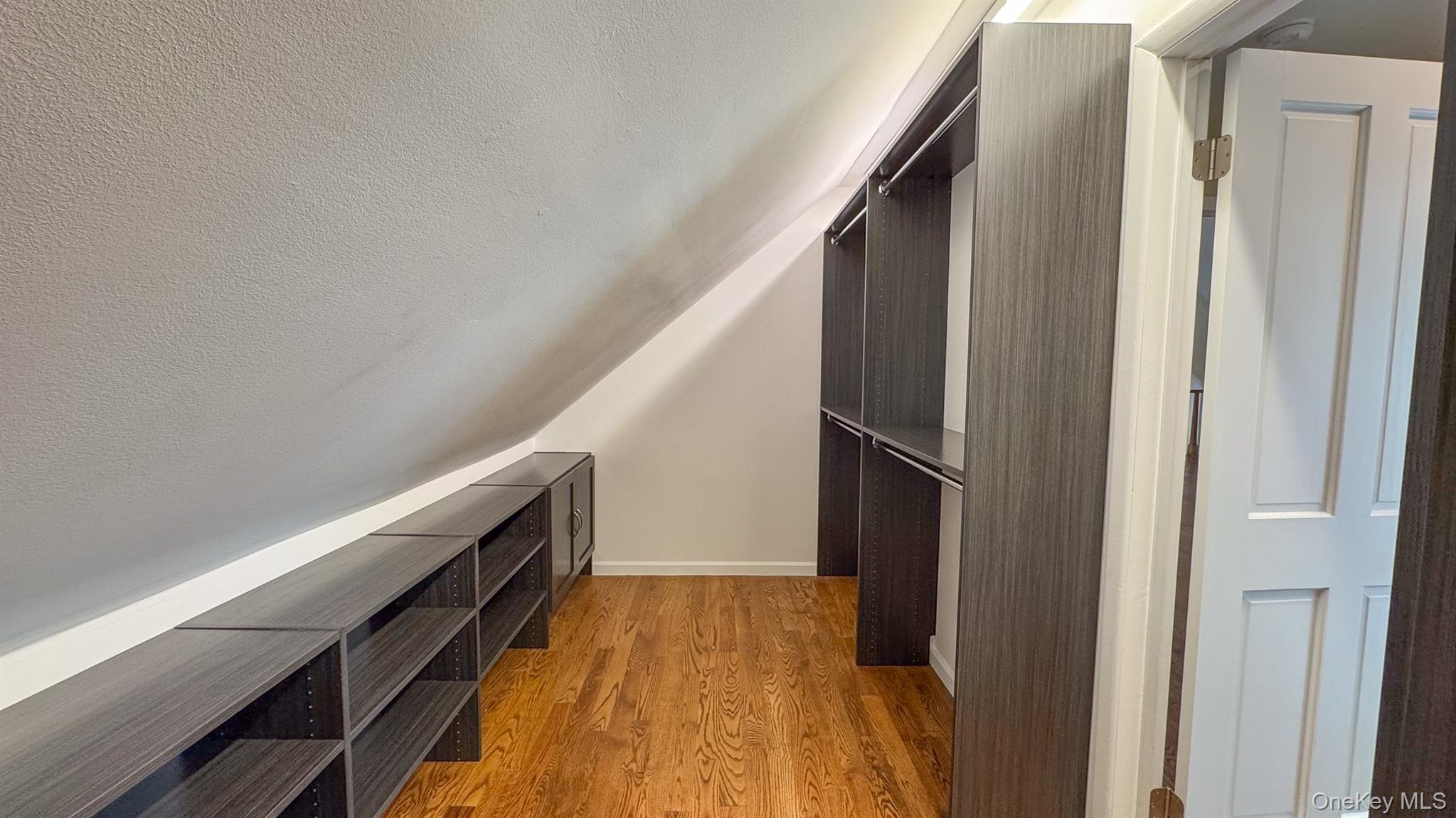 1 Summit Trail, Nissequogue, NY 11780