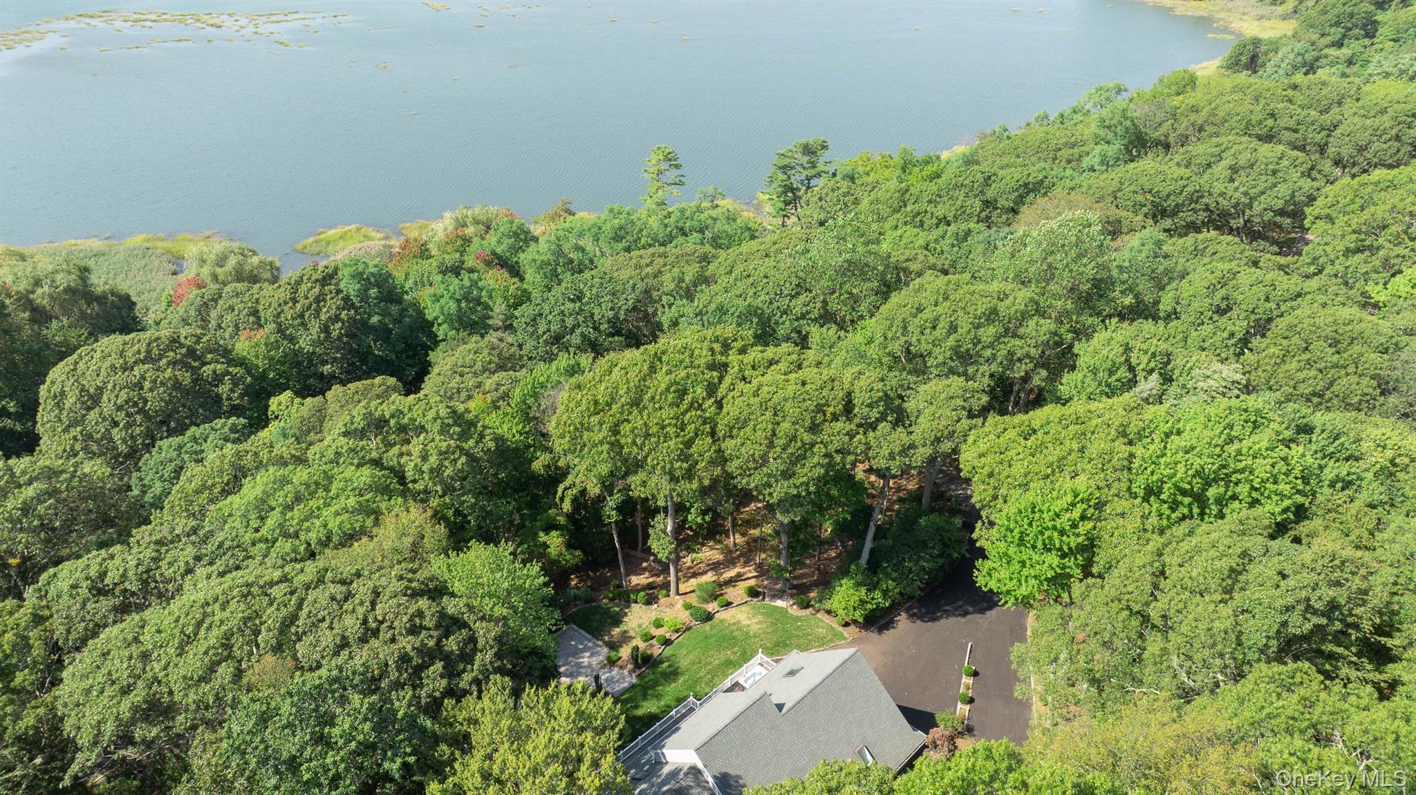 1 Summit Trail, Nissequogue, NY 11780