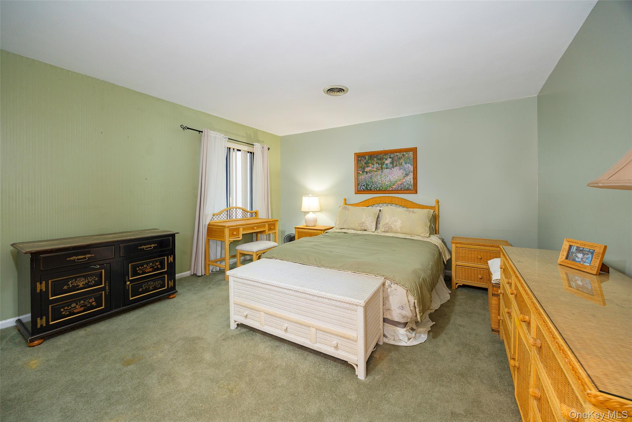 28 Amber Court, Poughkeepsie, NY 12603