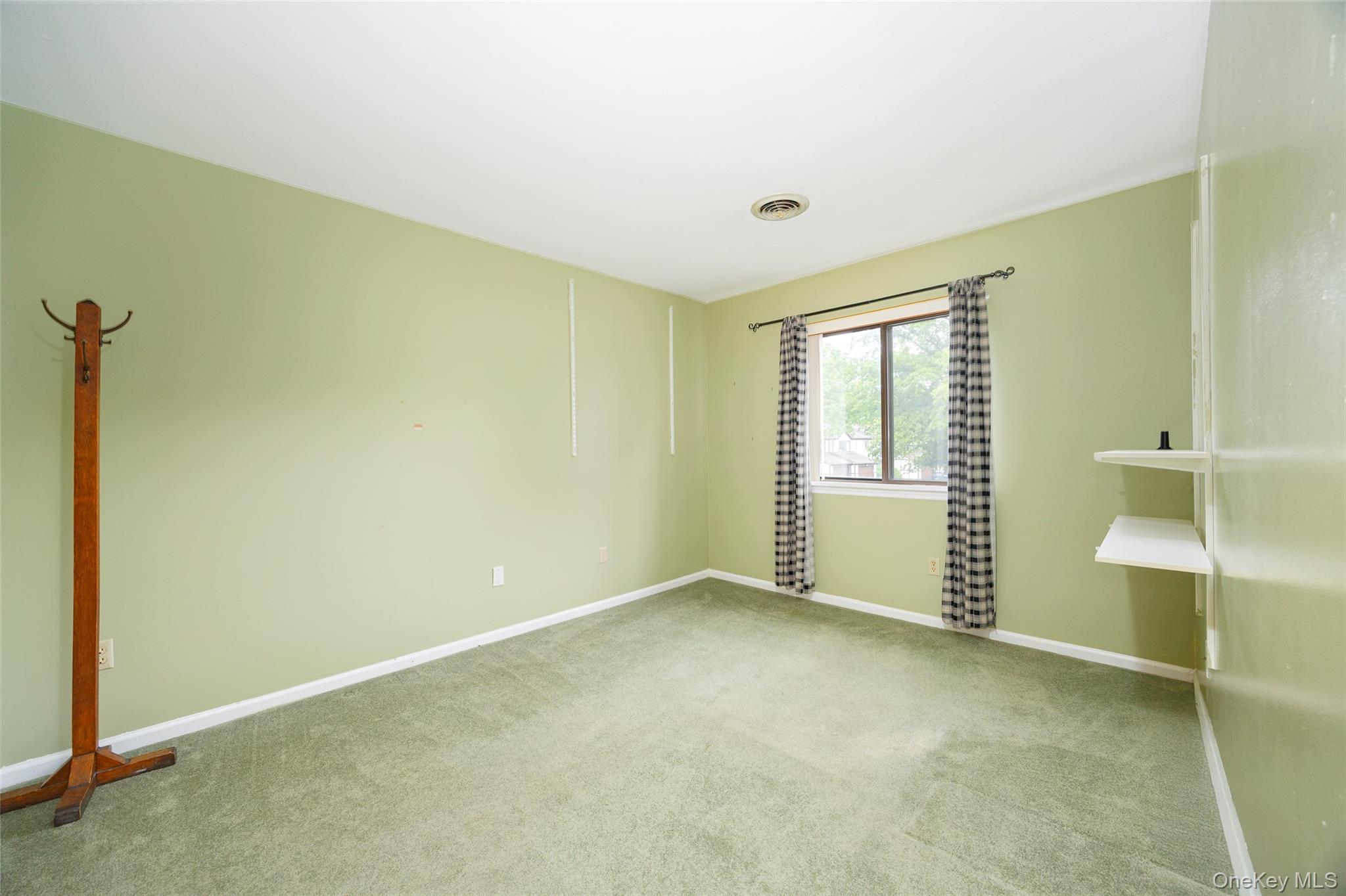 28 Amber Court, Poughkeepsie, NY 12603