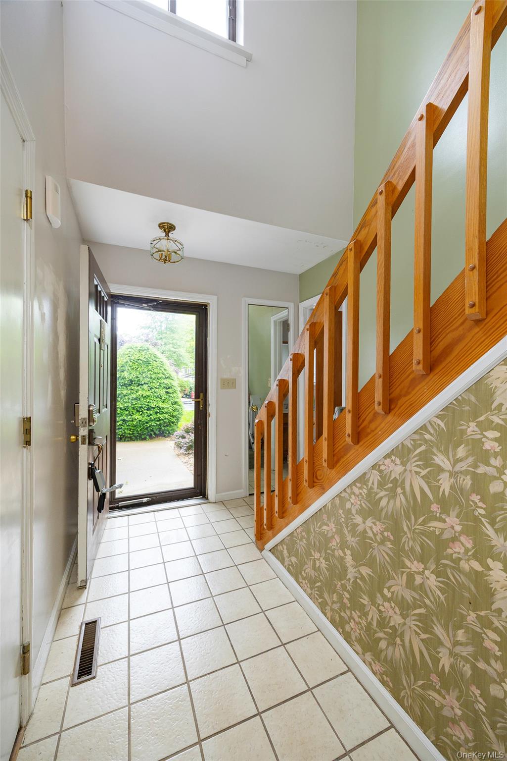 28 Amber Court, Poughkeepsie, NY 12603