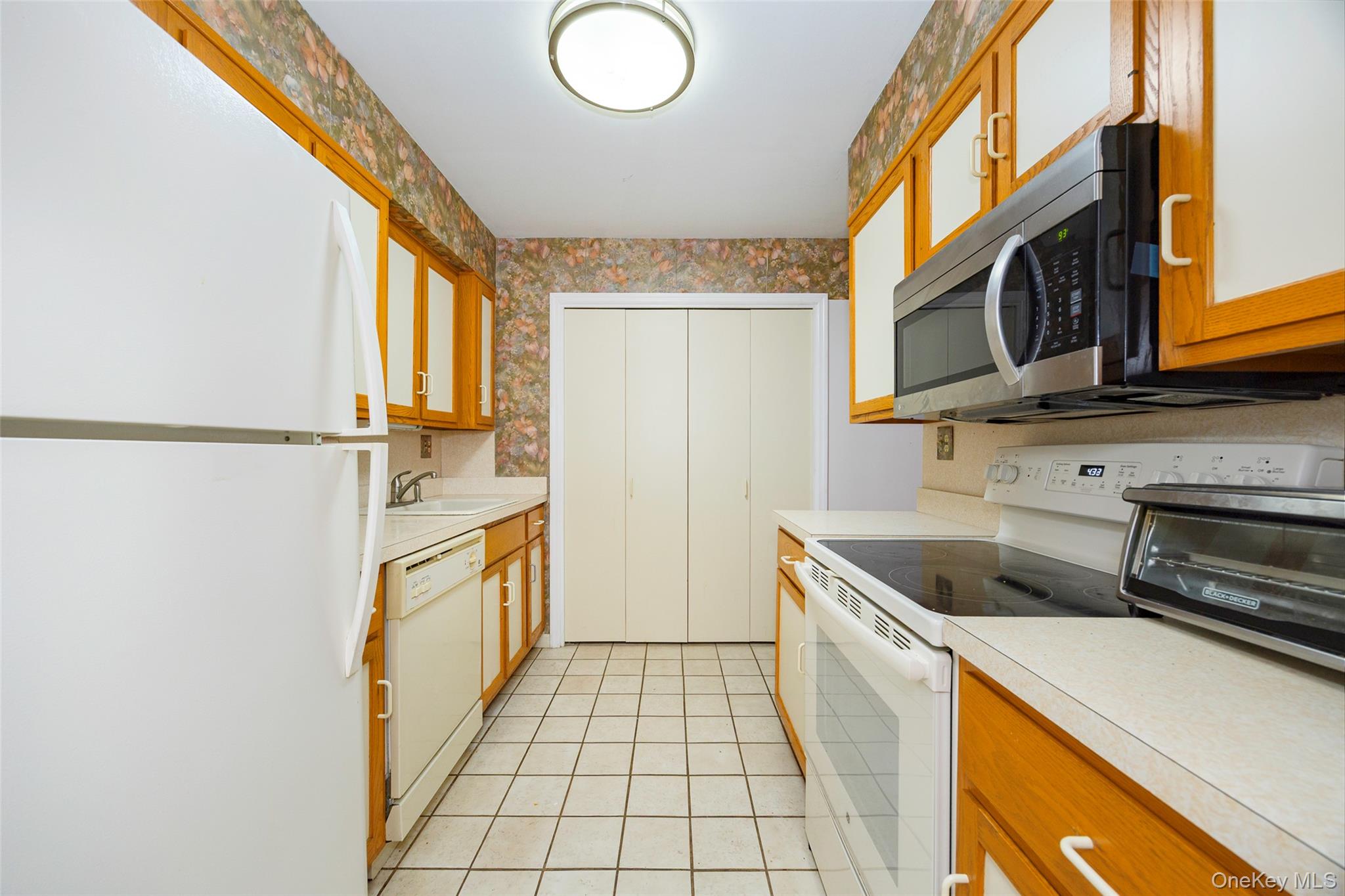 28 Amber Court, Poughkeepsie, NY 12603