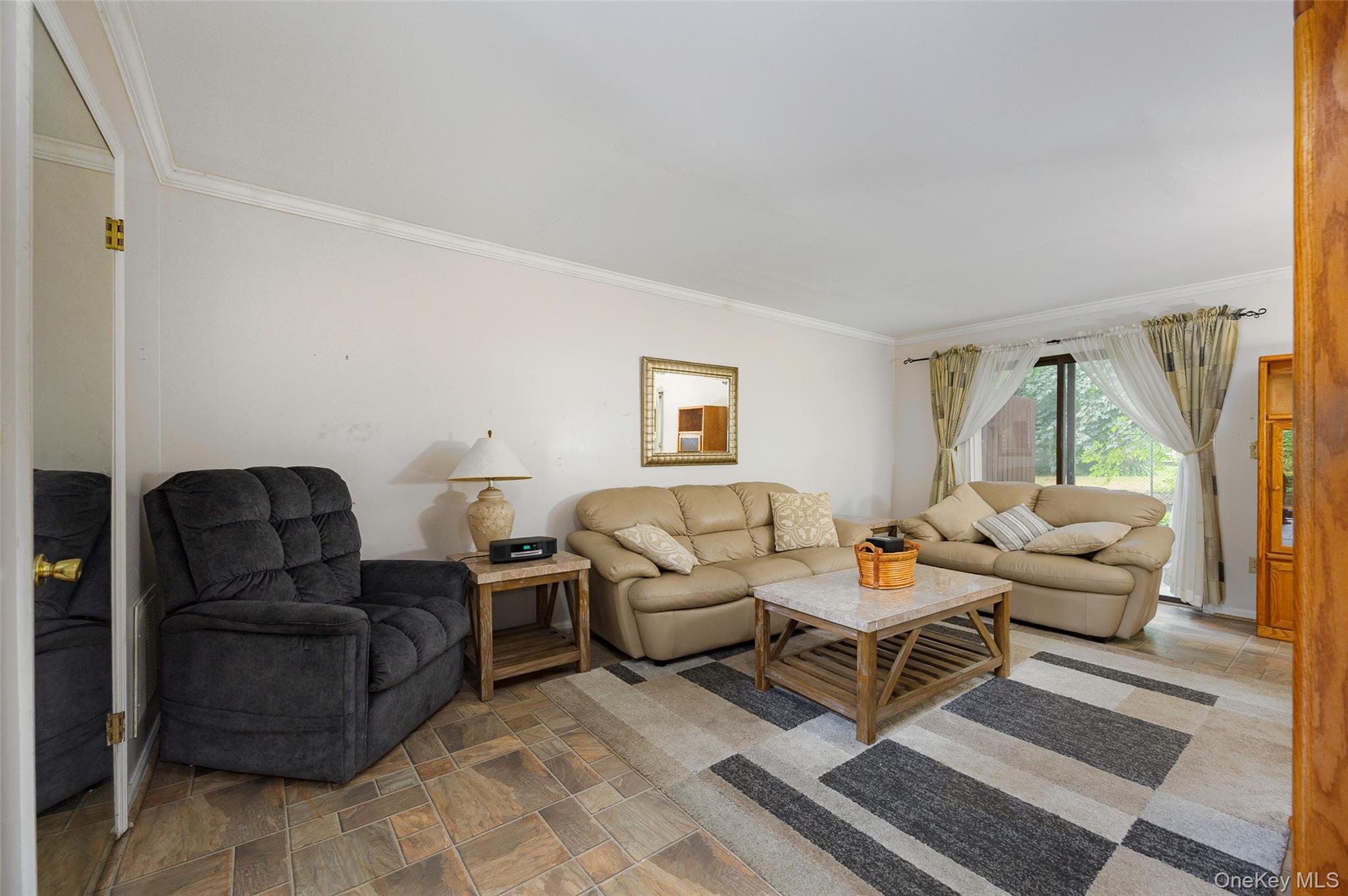 28 Amber Court, Poughkeepsie, NY 12603