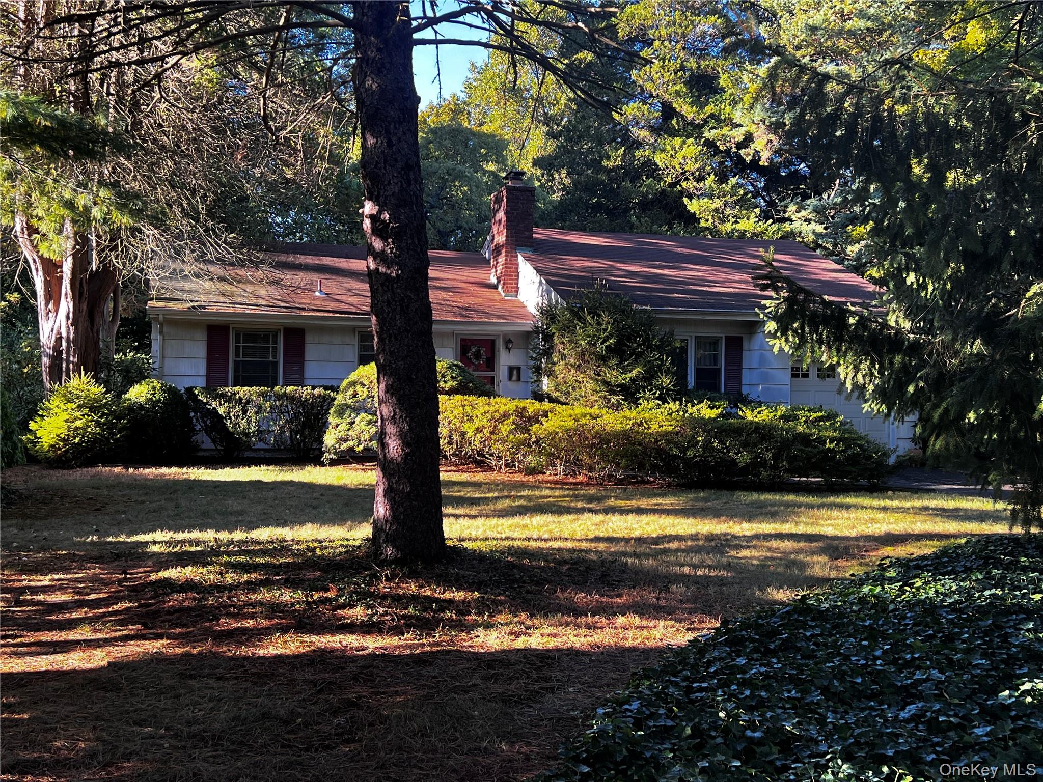 17 Quaker Path, Huntington, NY 11743