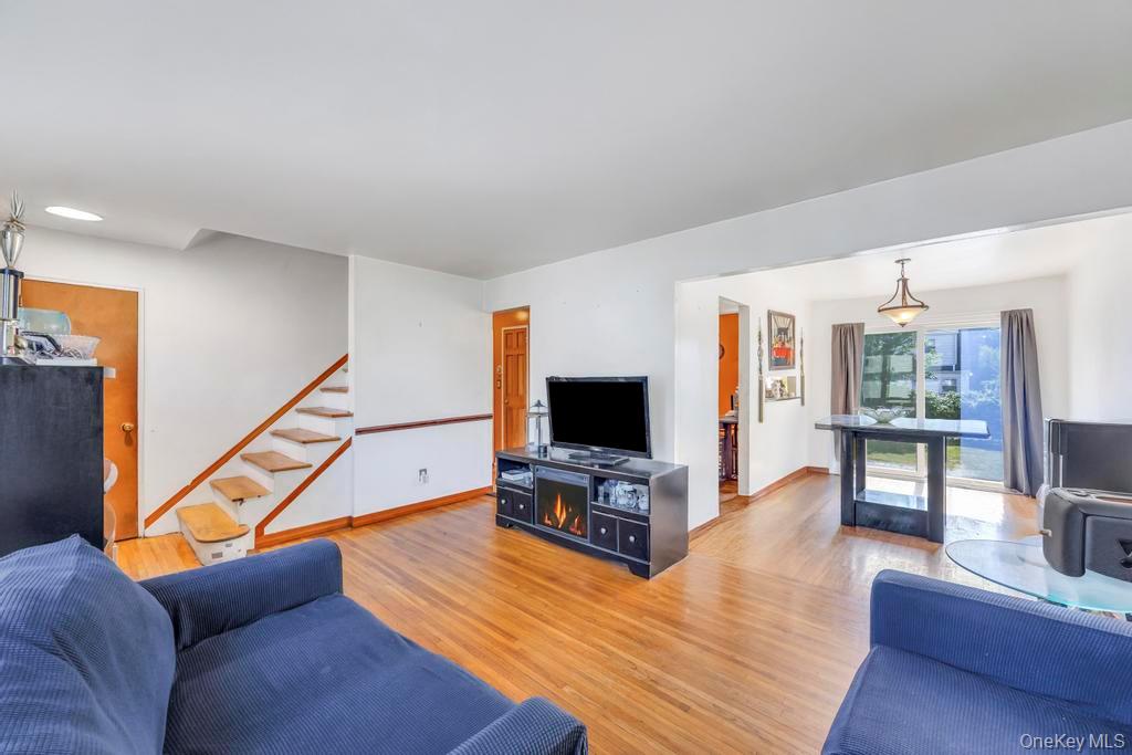 529 Clinton Avenue, Rockville Centre, NY 11570